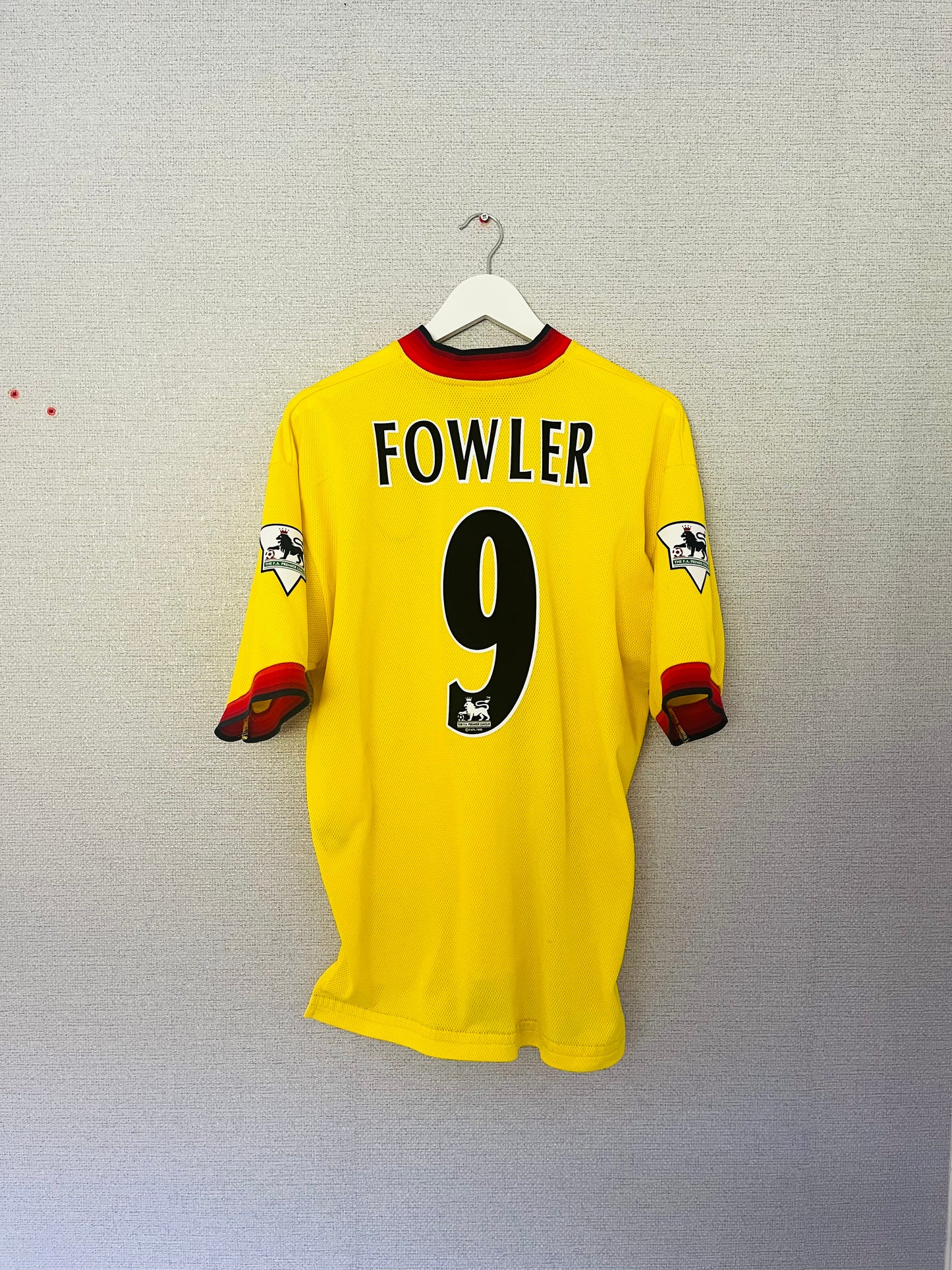 Liverpool away football shirt
1997/99 Fowler Large