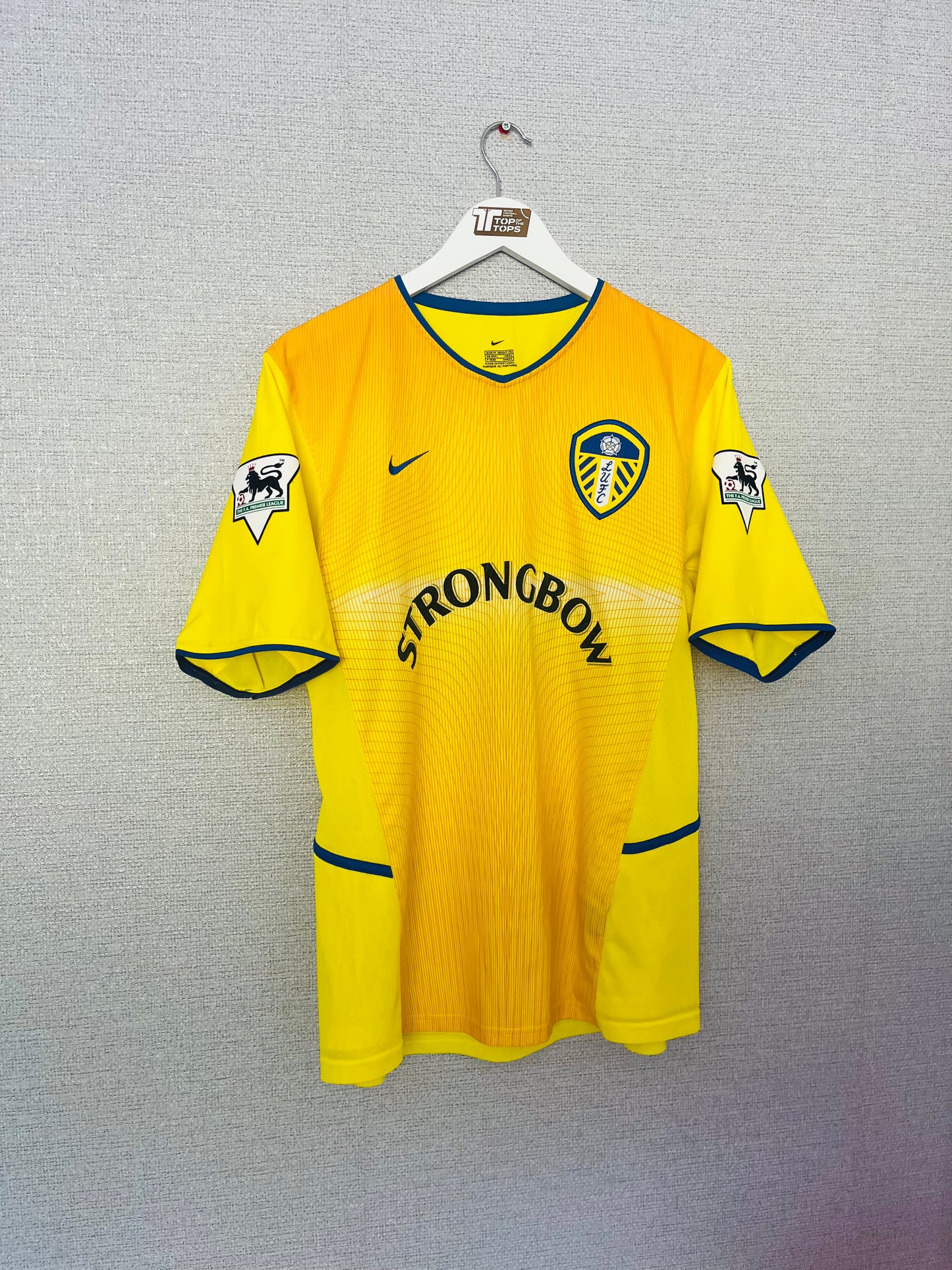 Leeds United away football shirt
2002/03 Viduka Medium