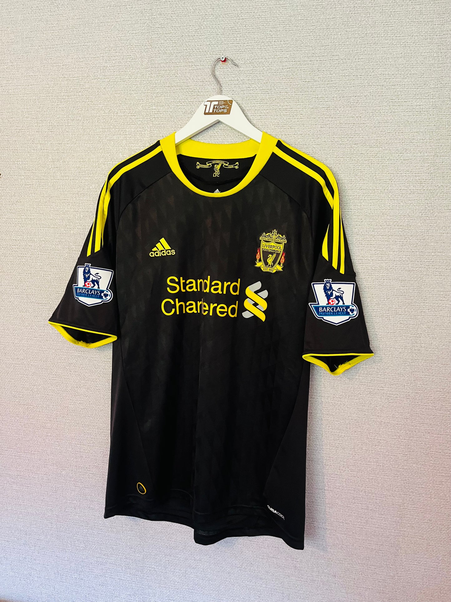 Liverpool third football shirt
2010/12 Suarez Large