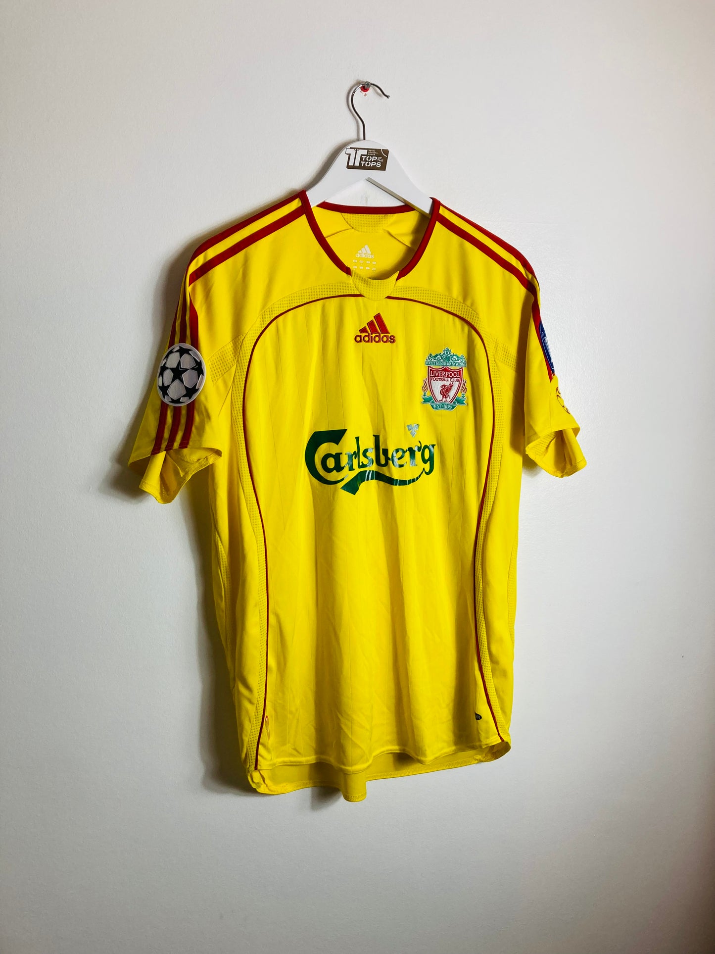 Liverpool away football shirt
2006/07 Gerrard Medium