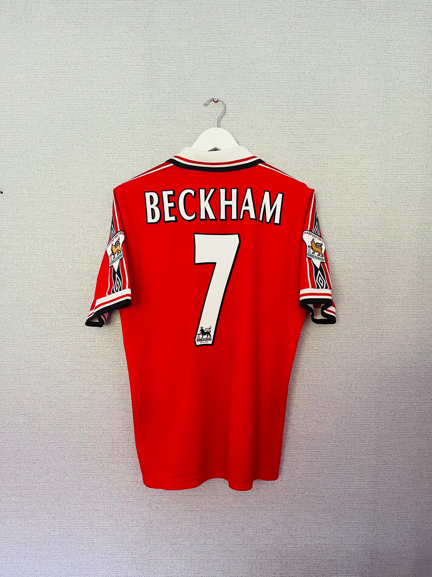 Manchester United home football shirt
1999/2000 Beckham Medium
