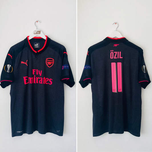 Arsenal third football shirt
2017/18 Ozil XL