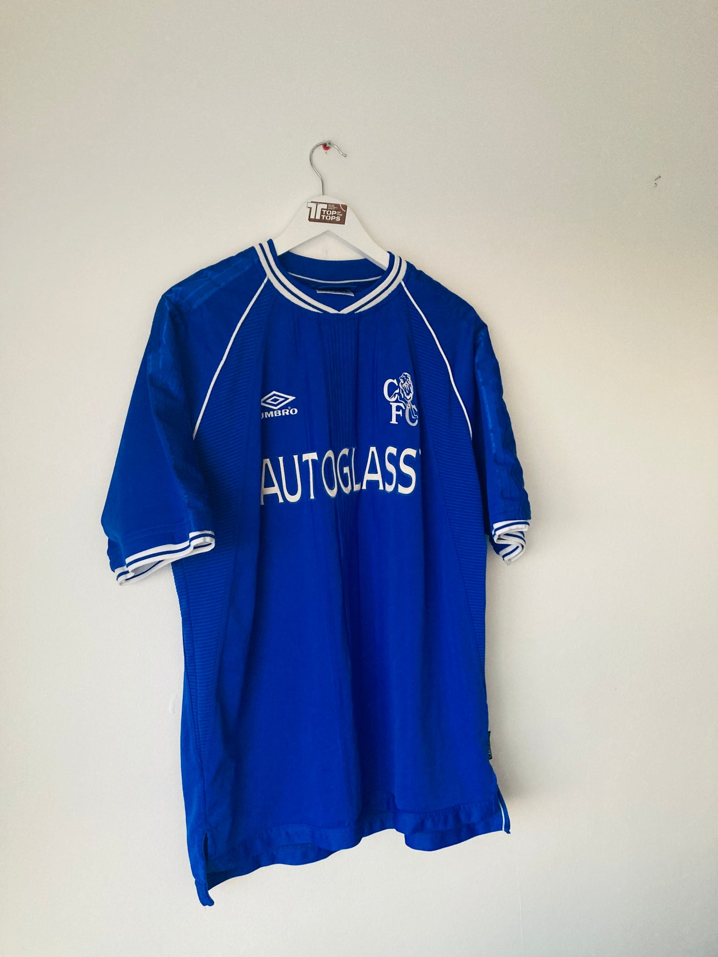 Chelsea home football shirt
1999/2000 Poyet XL