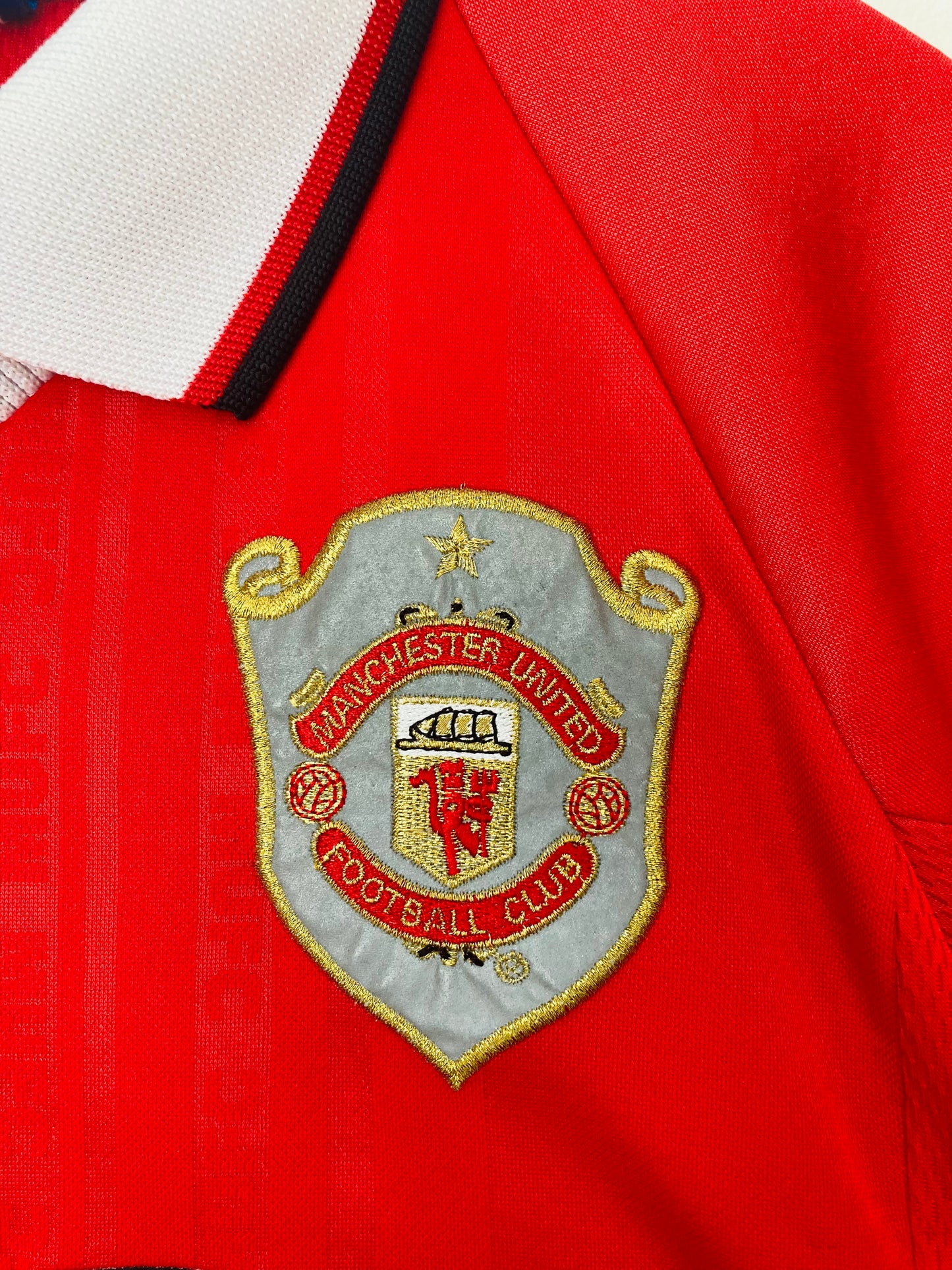 Manchester United home European football shirt
1997/99 Beckham Medium
