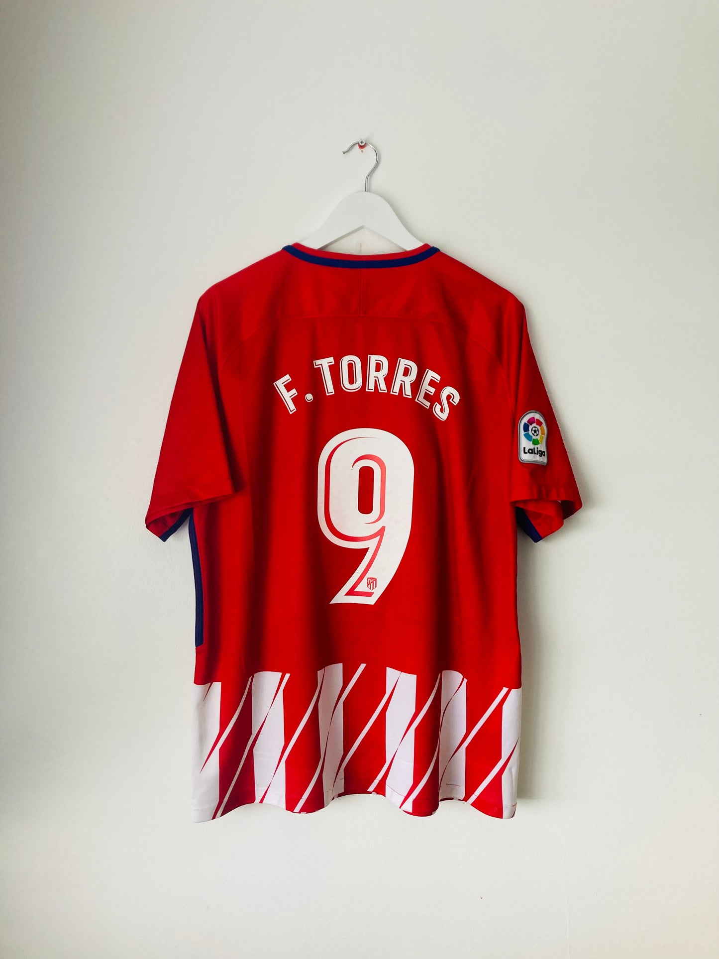 Atletico Madrid home football shirt
2017/18 XL Torres
