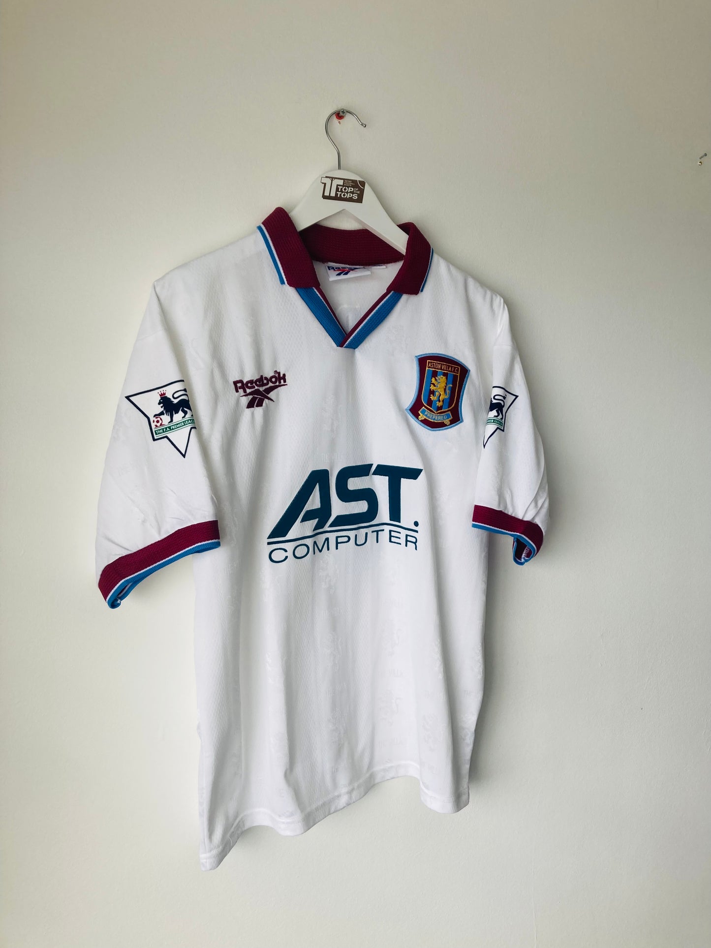 Aston Villa away football shirt
1996/98 Yorke Medium