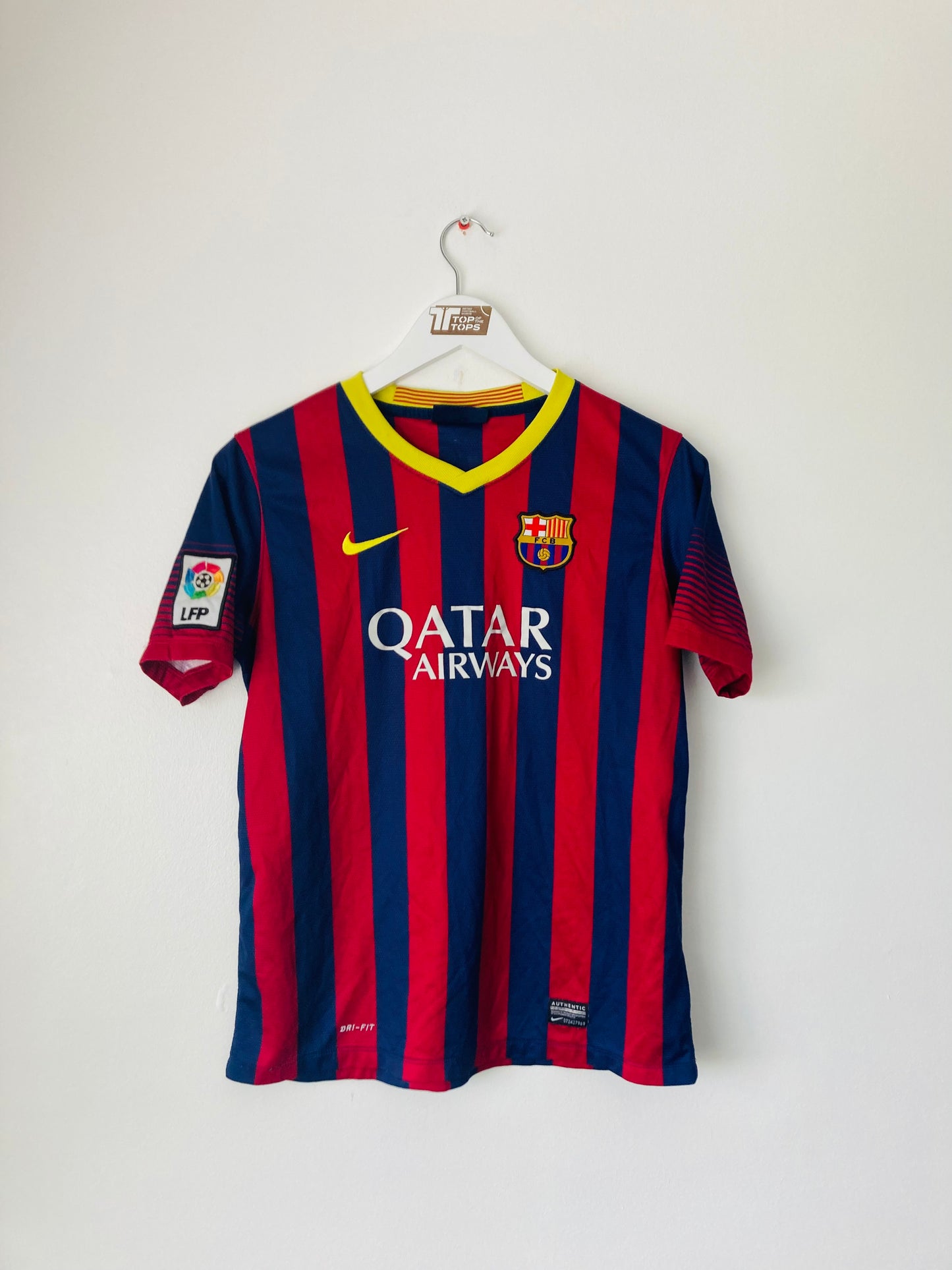 Barcelona home football shirt
2013/14 Youths XL