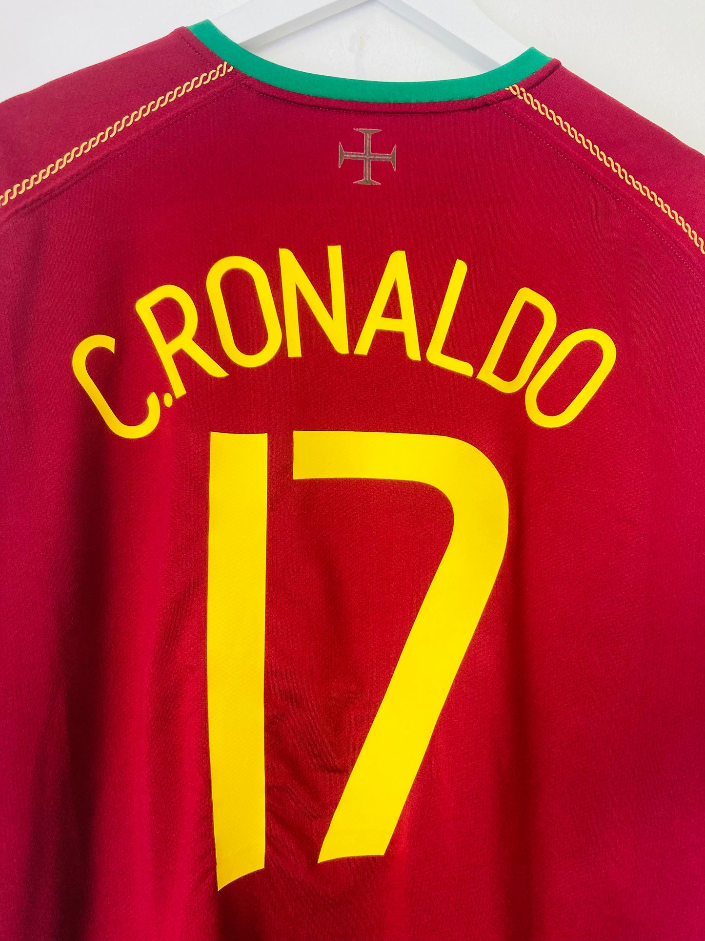 Portugal home football shirt
W/C 2006 Ronaldo XXL