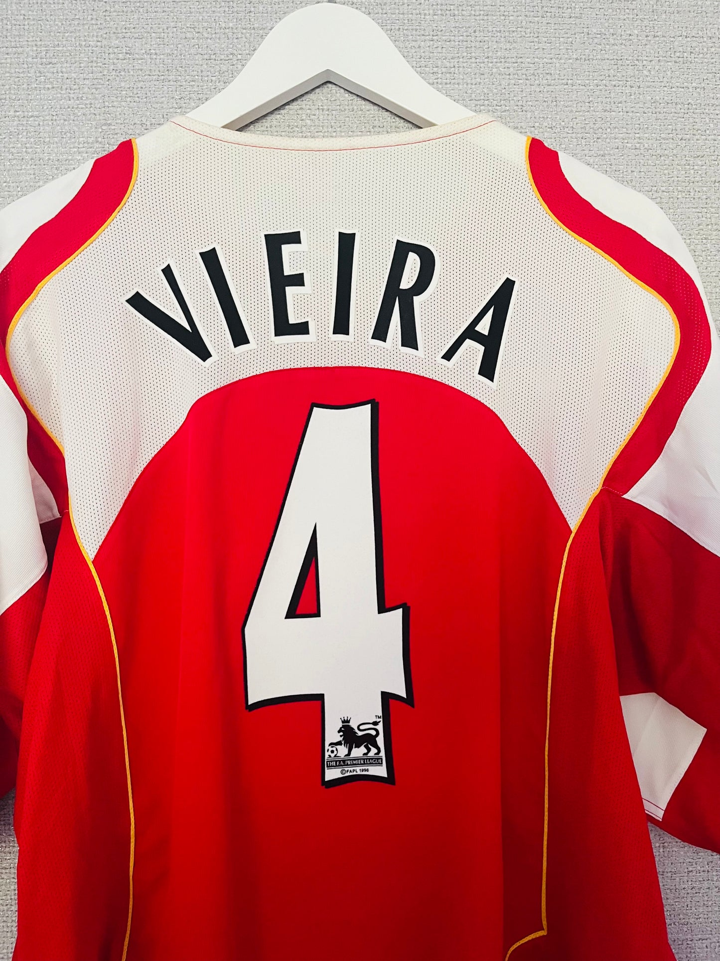 Arsenal home football shirt
2004/05 Vieira XXL