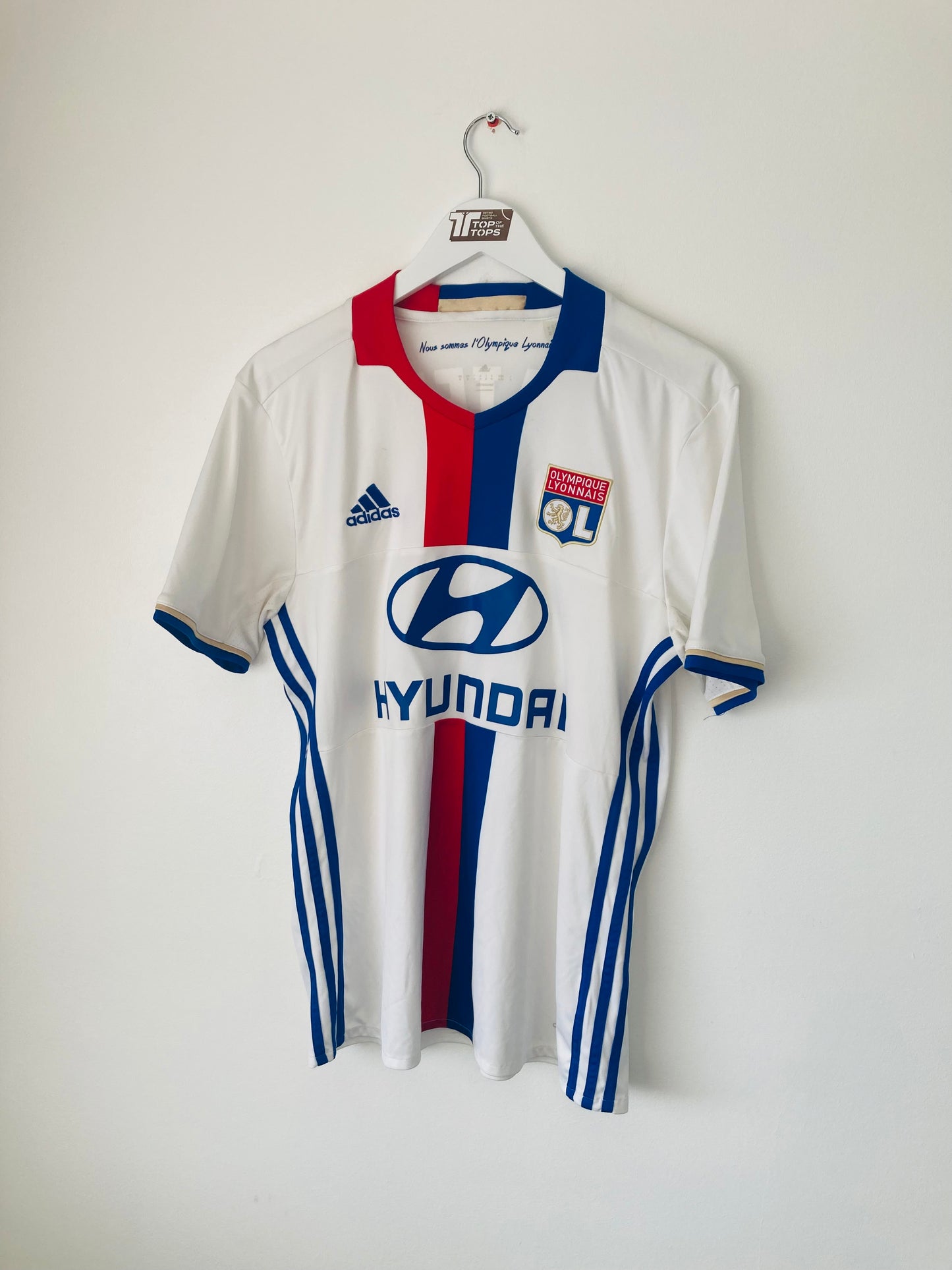 Lyon home football shirt
2016/17 Mateta Medium