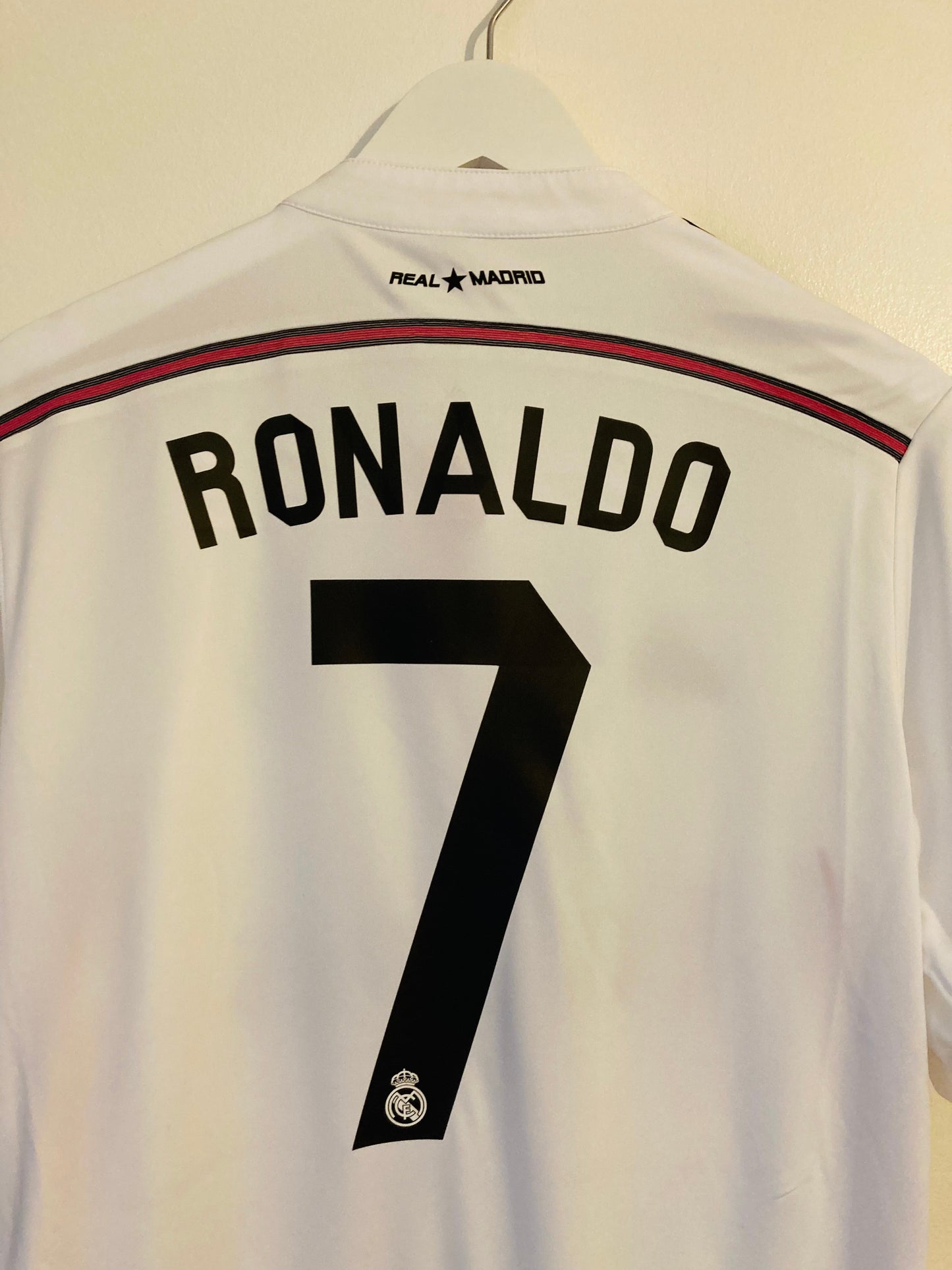 Real Madrid home football shirt
2014/15 CR7 medium