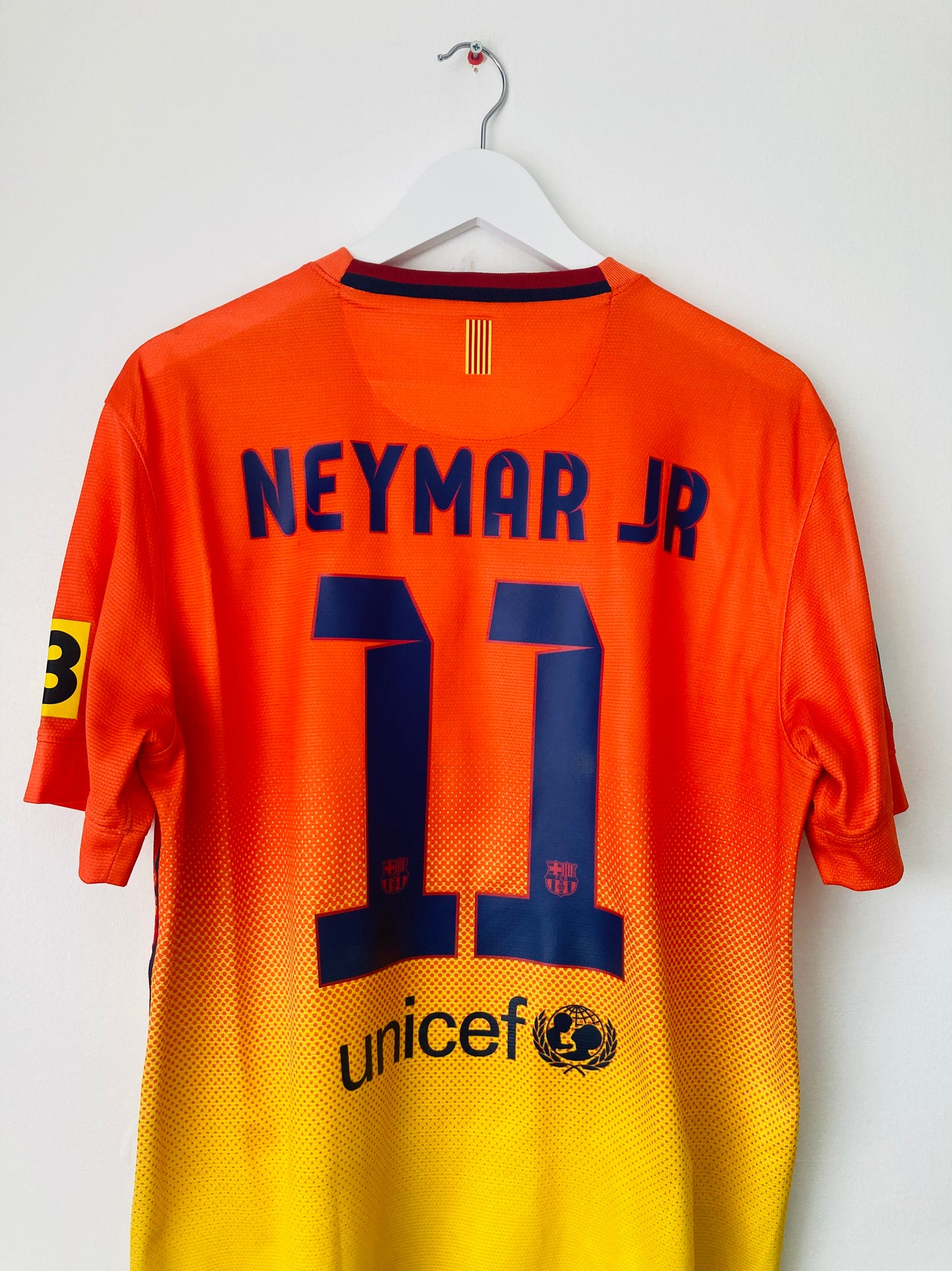 Barcelona away football shirt
2012/13 Neymar Jr Large