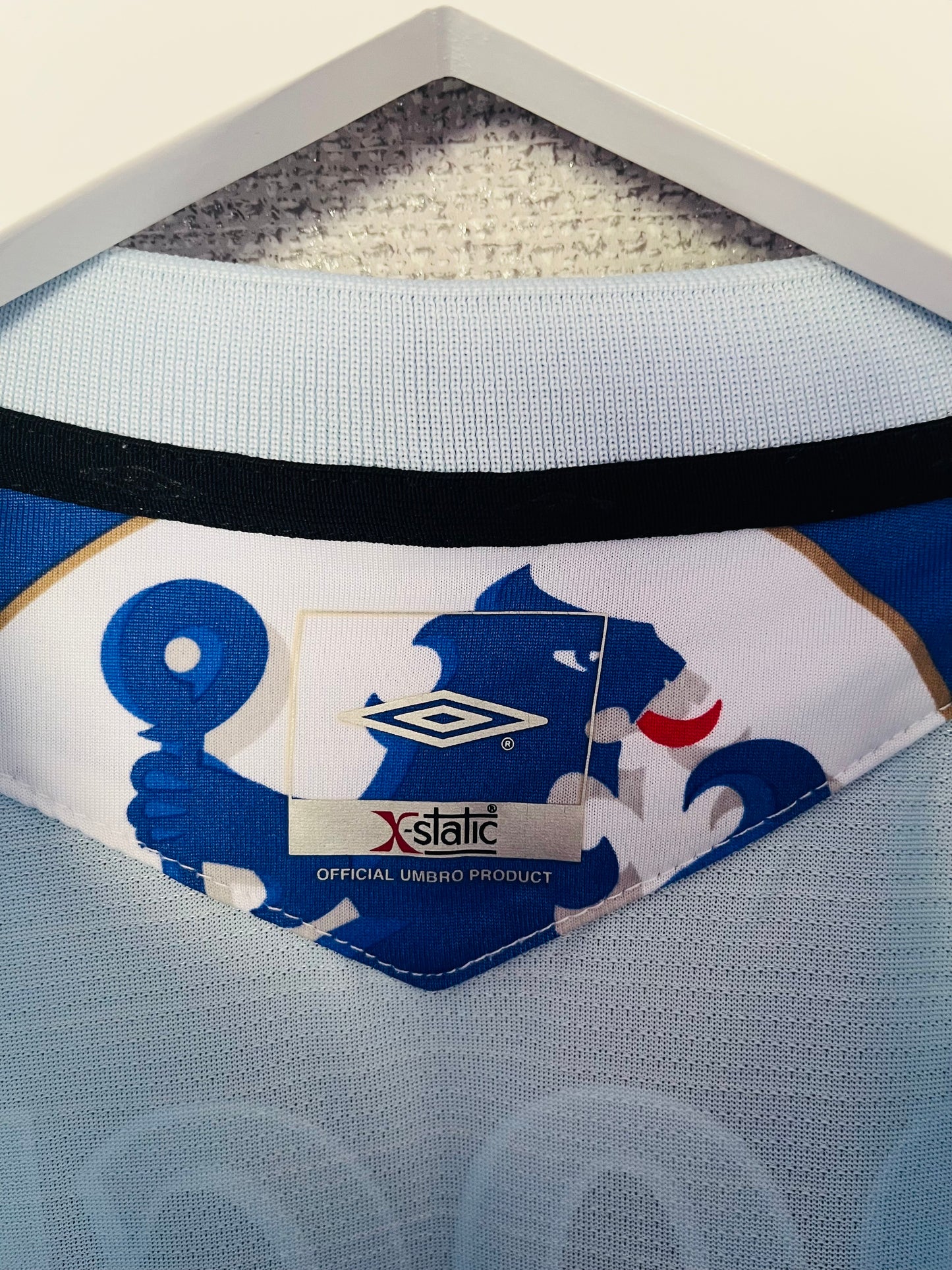 Chelsea away football shirt
2005/06 Drogba XXL