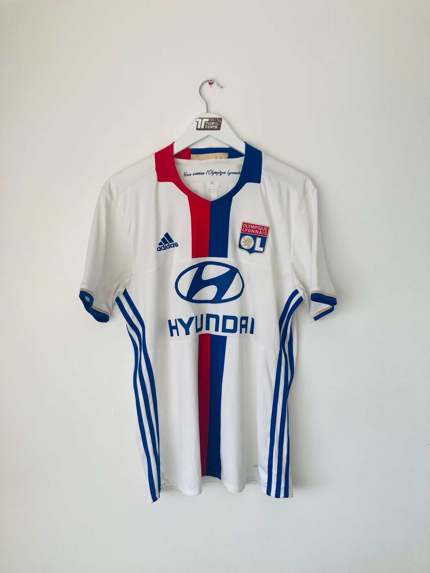 Lyon home football shirt
2016/17 Mateta Medium