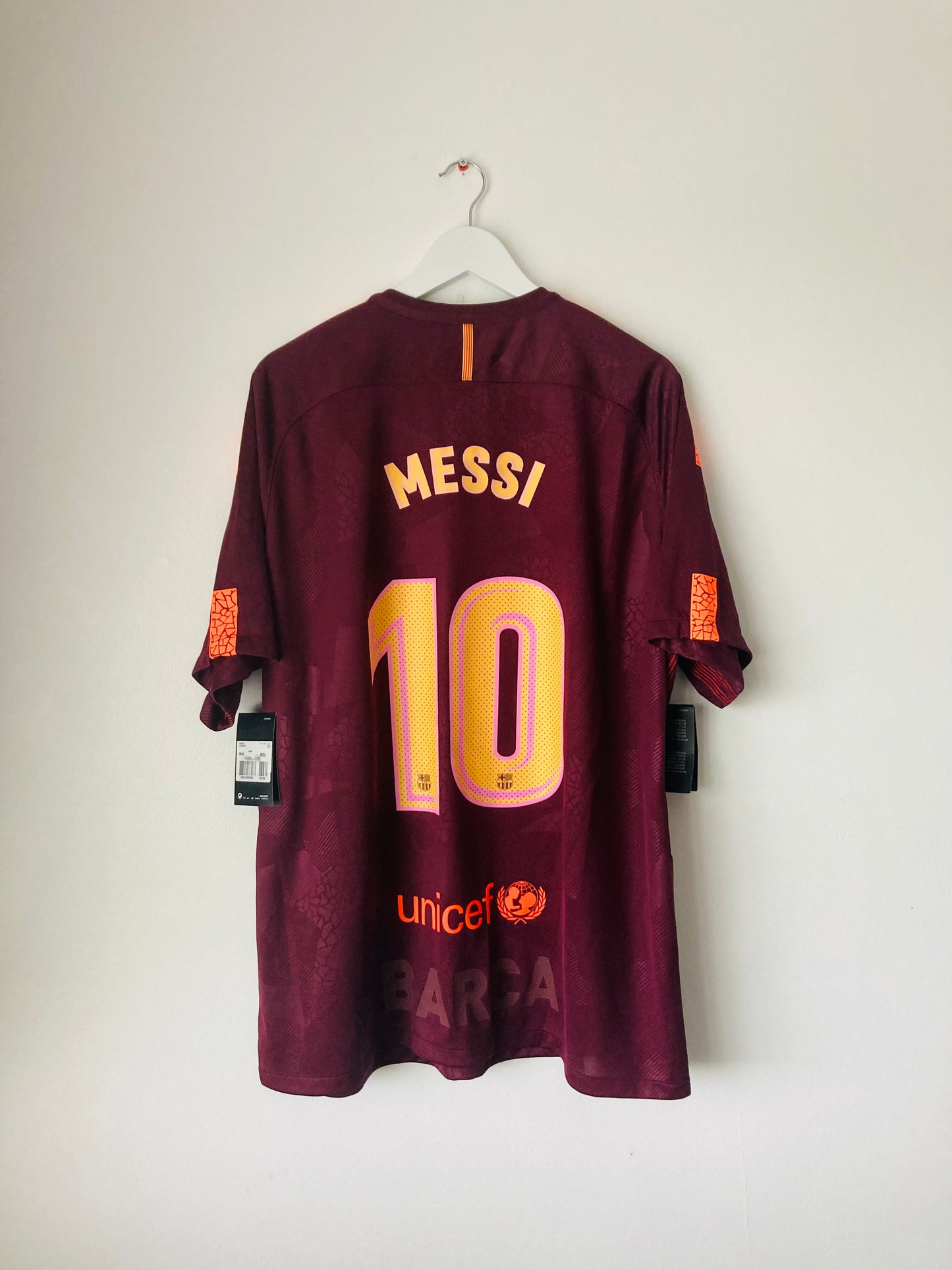 Barcelona third football shirt
2017/18 Messi XXL