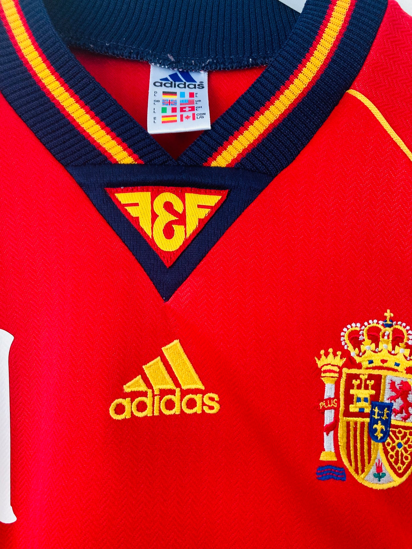 Spain home football shirt
W/C1998 Luiz Enrique Large