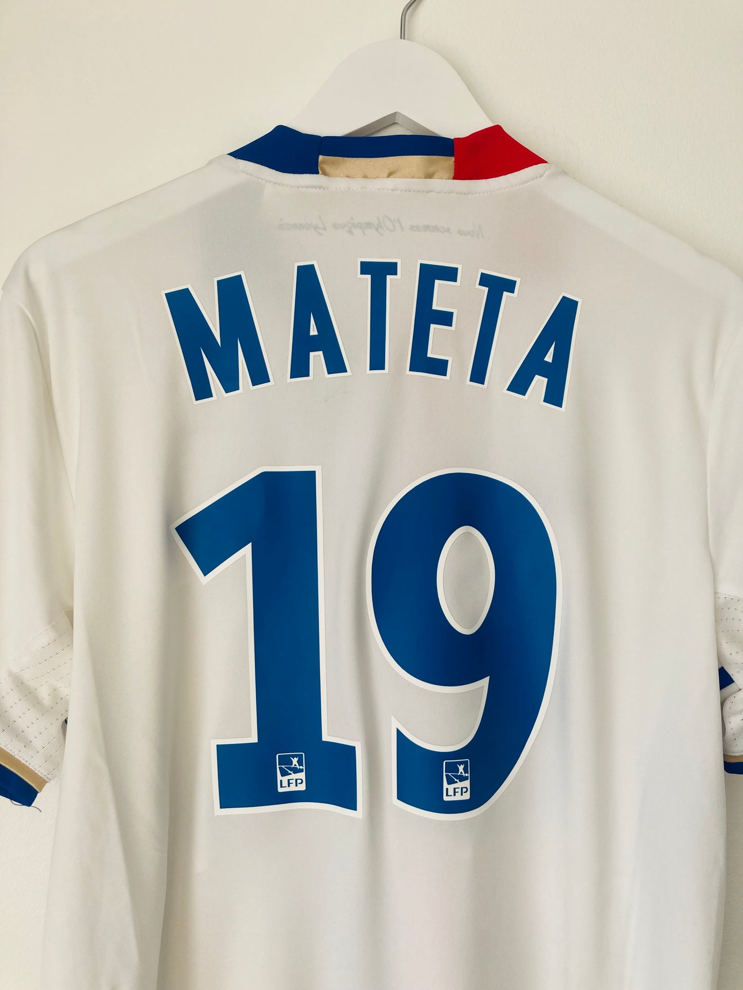 Lyon home football shirt
2016/17 Mateta Medium