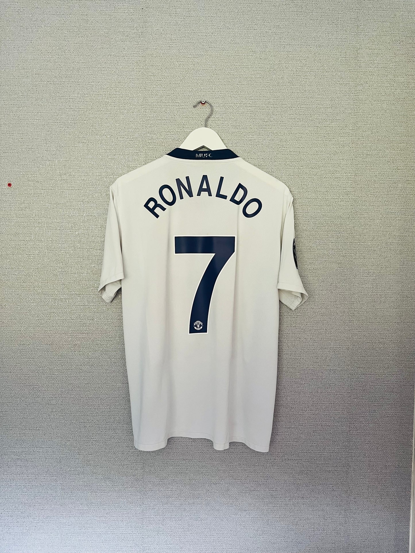 Manchester United away football shirt
2008/09 CR7 Large