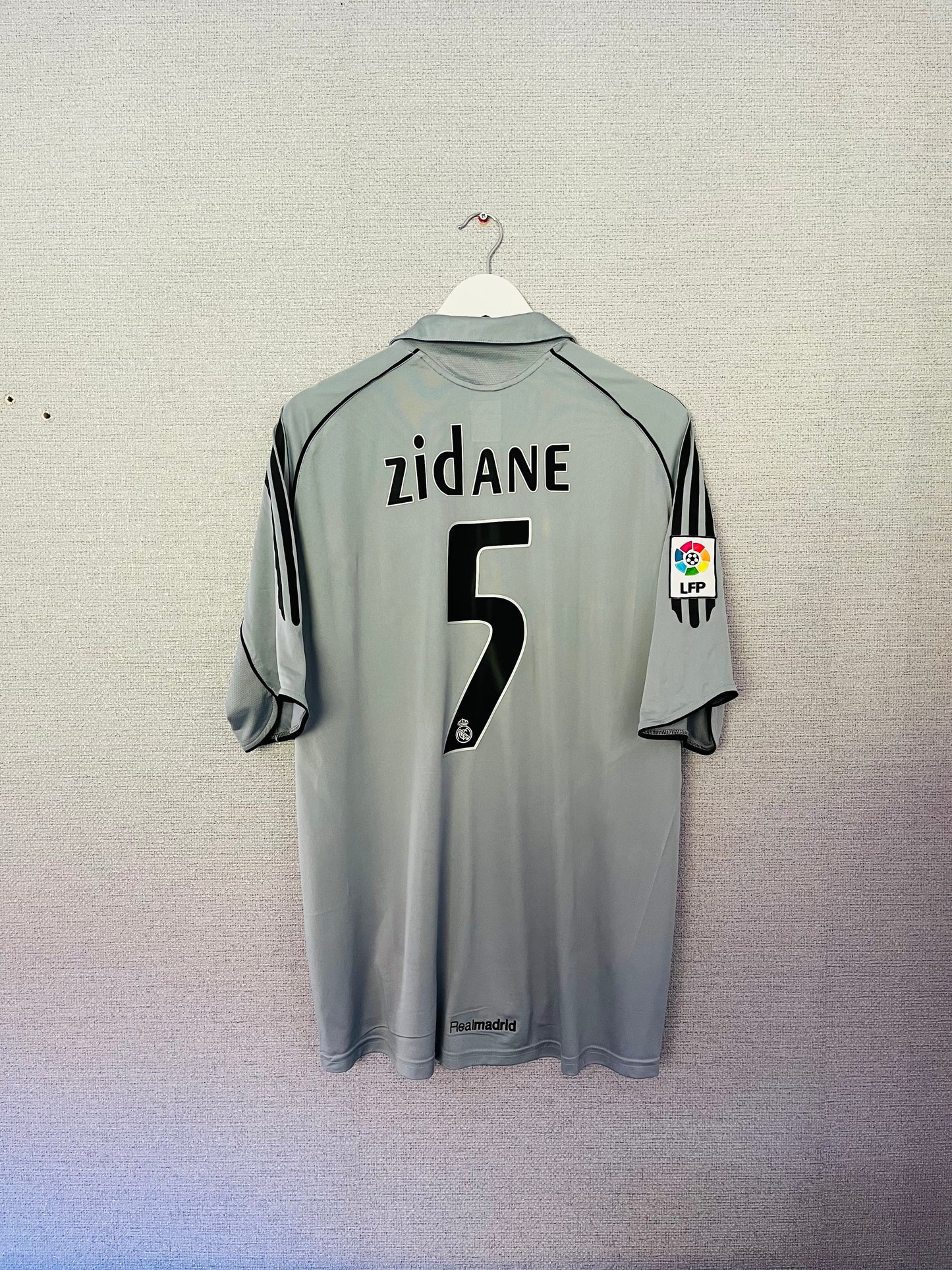 Real Madrid third football shirt
2005/06 Zidane Large
