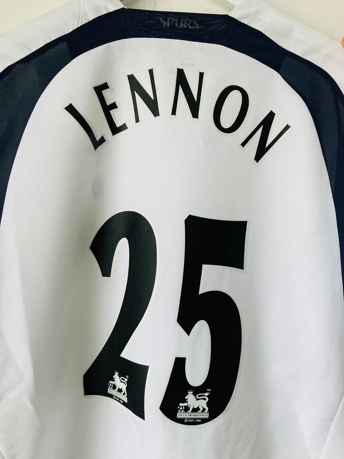 Tottenham Hotspur home football shirt
2006/07 Lennon Large