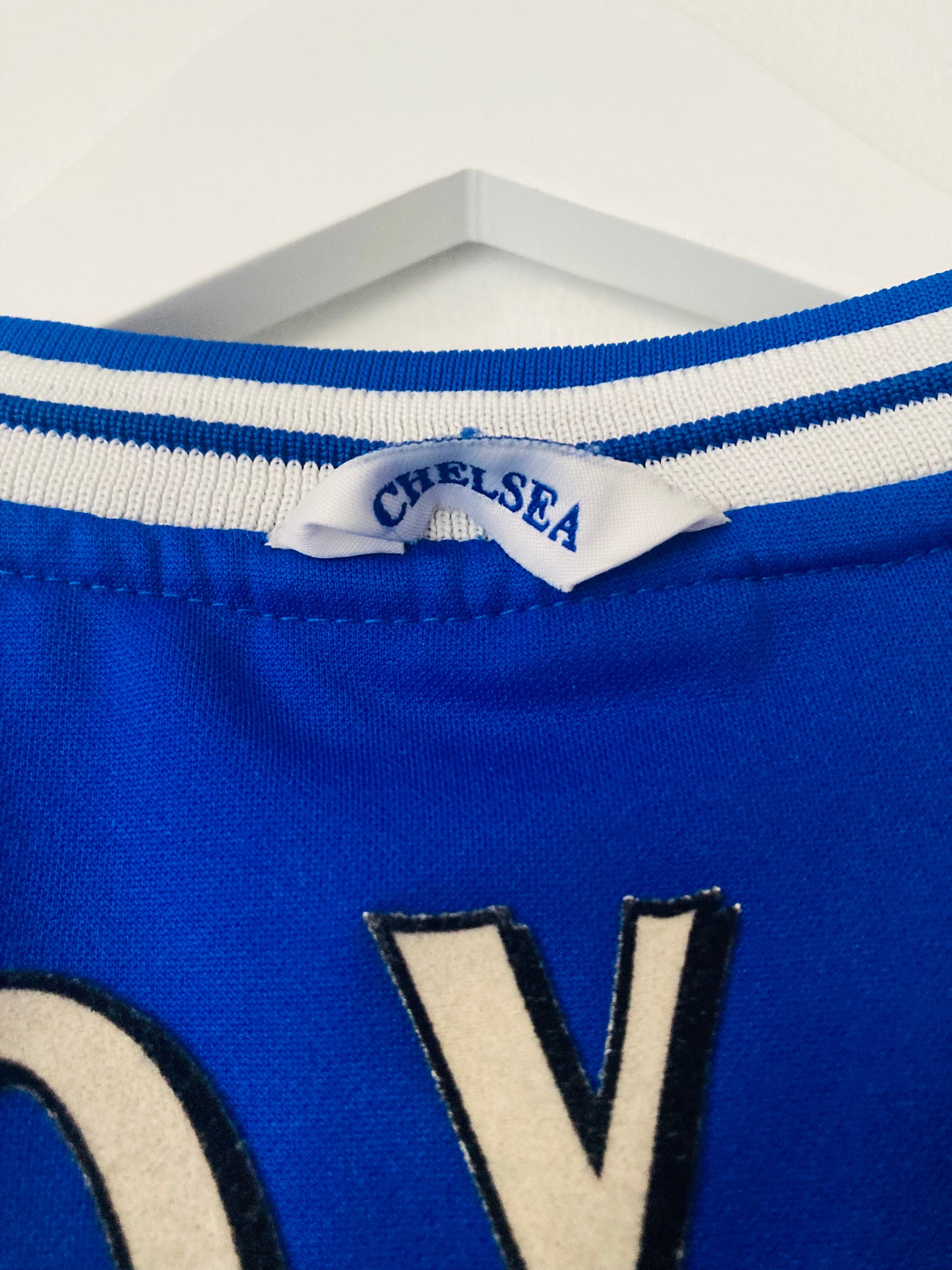 Chelsea home football shirt
1999/2000 Poyet XL