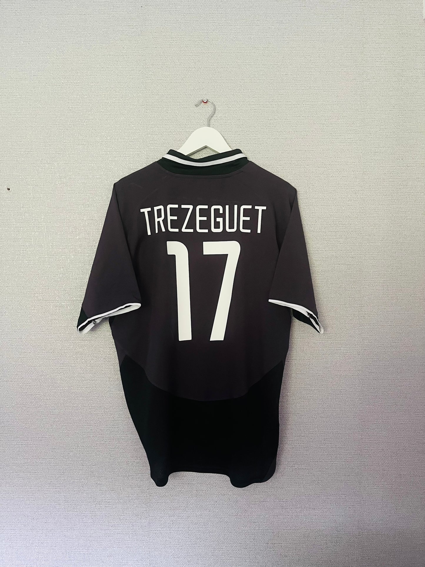 Juventus third football shirt
2003/04 Trezeguet Large