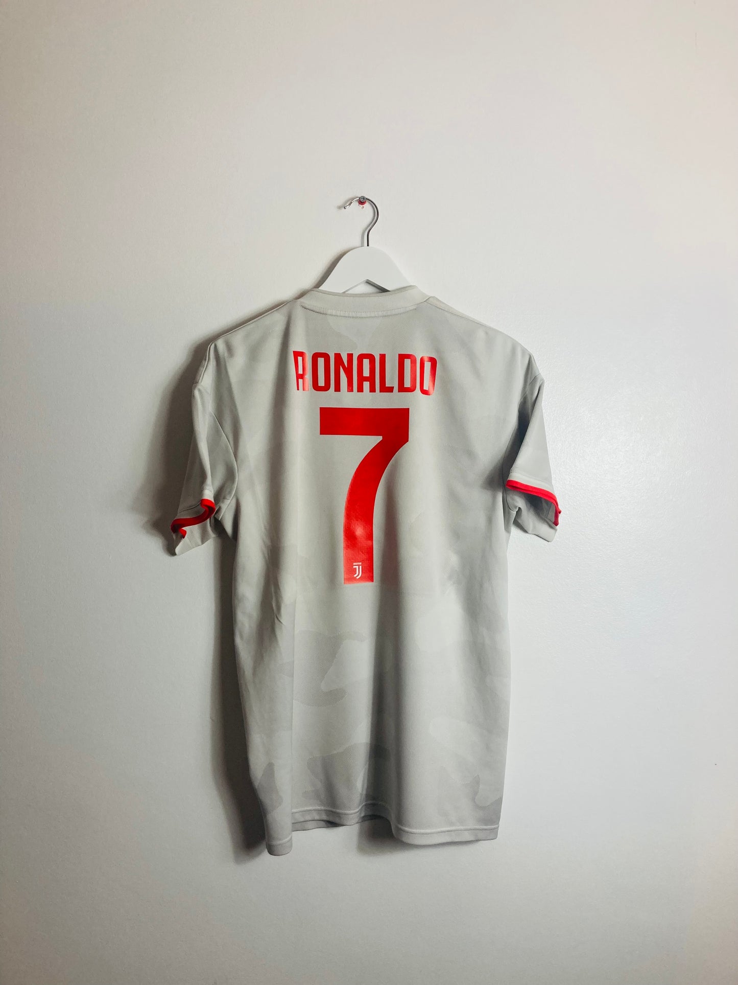 Juventus away football shirt 2019/20 CR7 Medium
