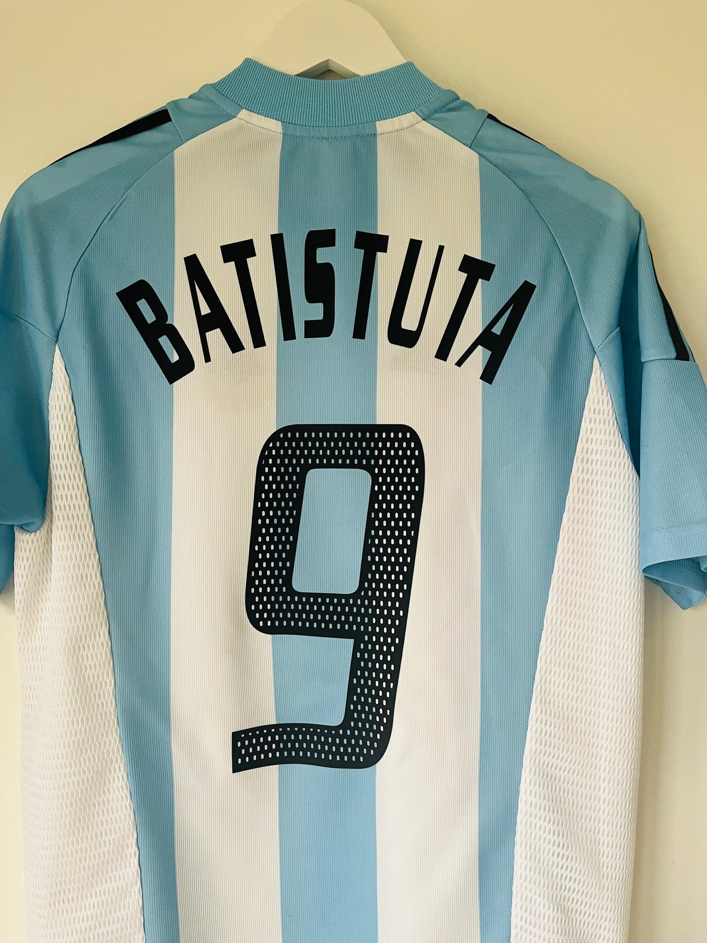 Argentina home football shirt W/C 2002 Batistuta Medium