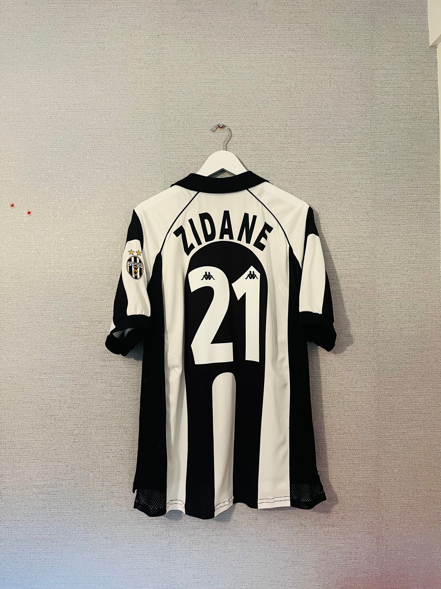 Juventus home football shirt
1997/98 Zidane XL