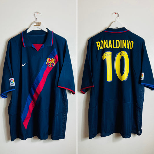 Barcelona away football shirt
2003/04 Ronaldinho XXL