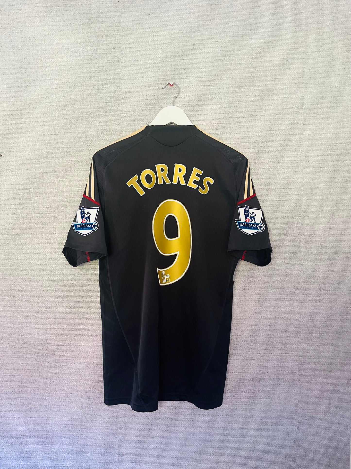 Liverpool away football shirt
2009/10 Torres Medium