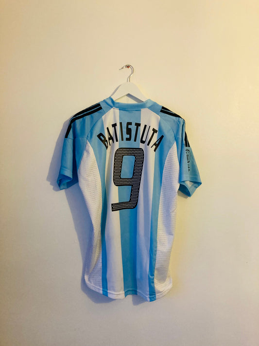 Argentina home football shirt
W/C 2002 Batistuta medium