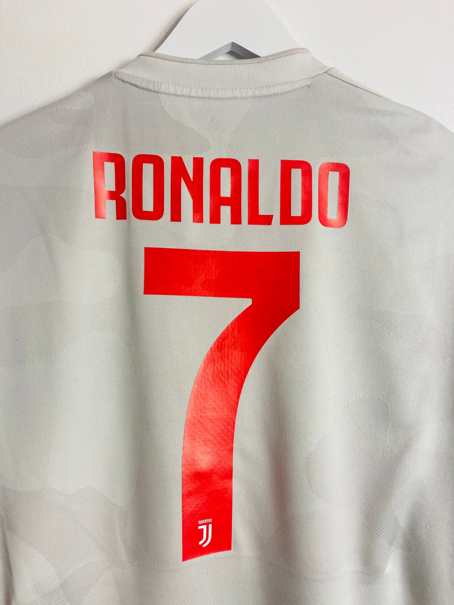 Juventus away football shirt 2019/20 CR7 Medium