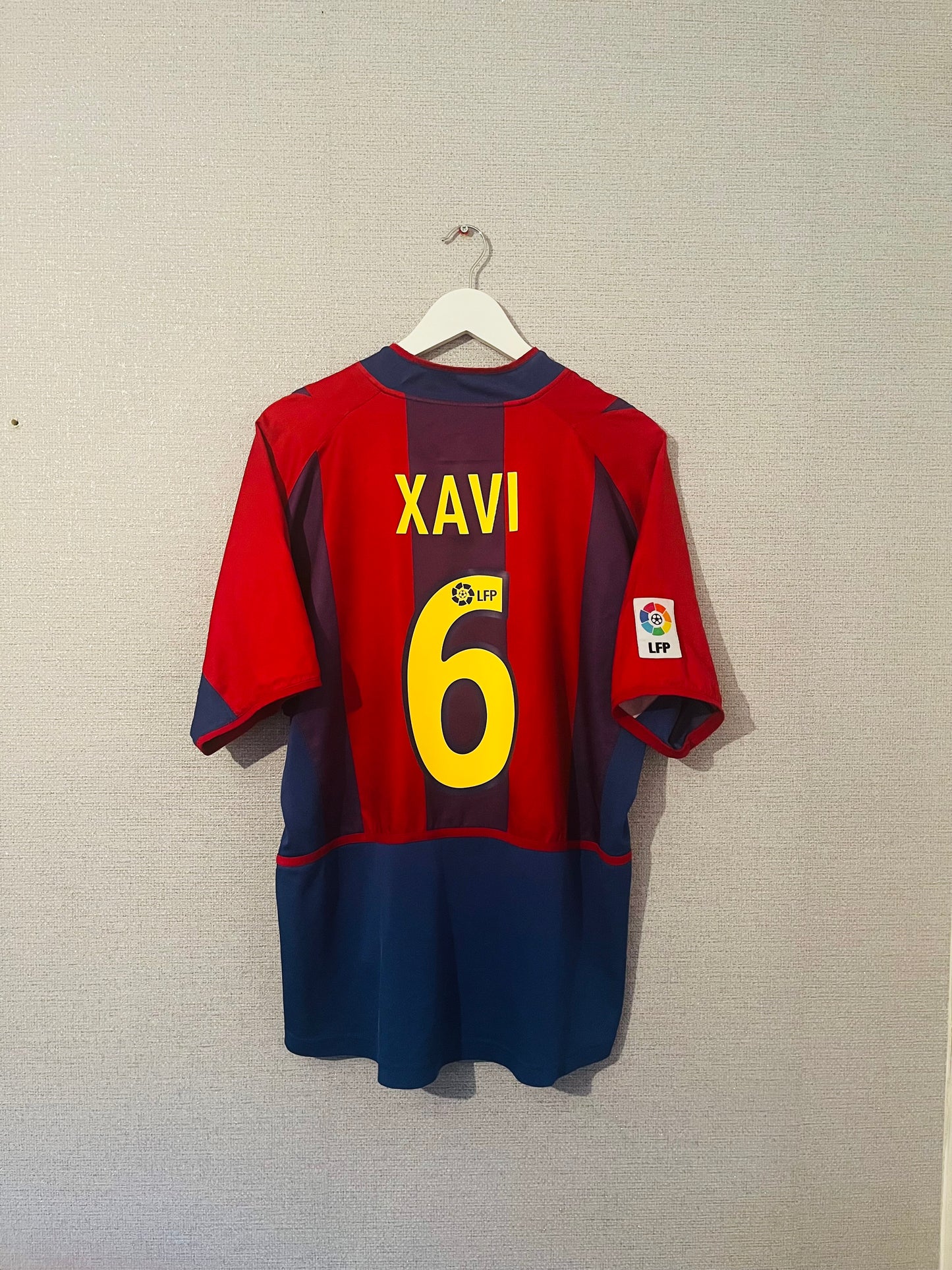 Barcelona home football shirt 2002/04 Xavi Medium
