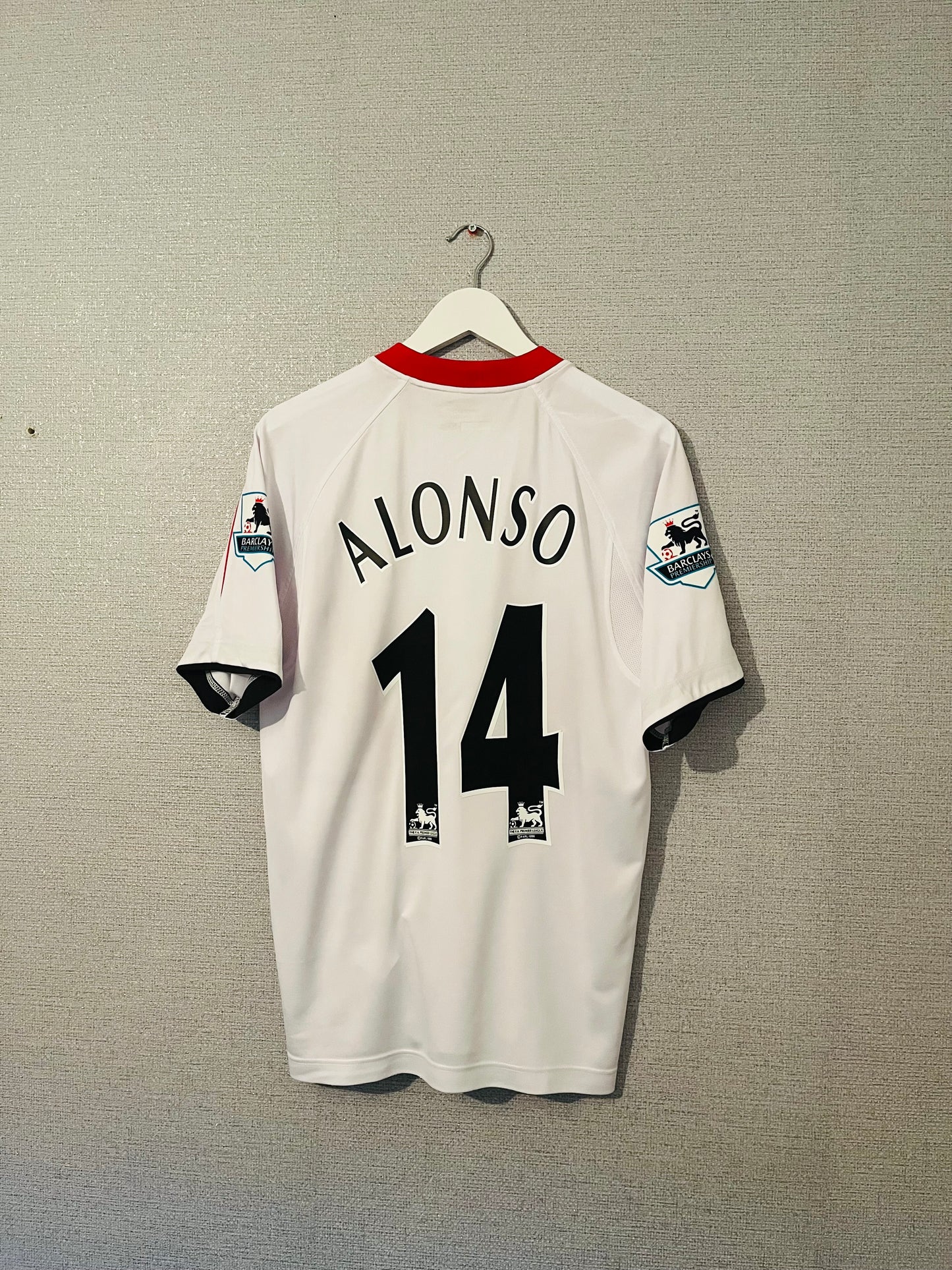 Liverpool away football shirt
2005/06 Alonso Medium