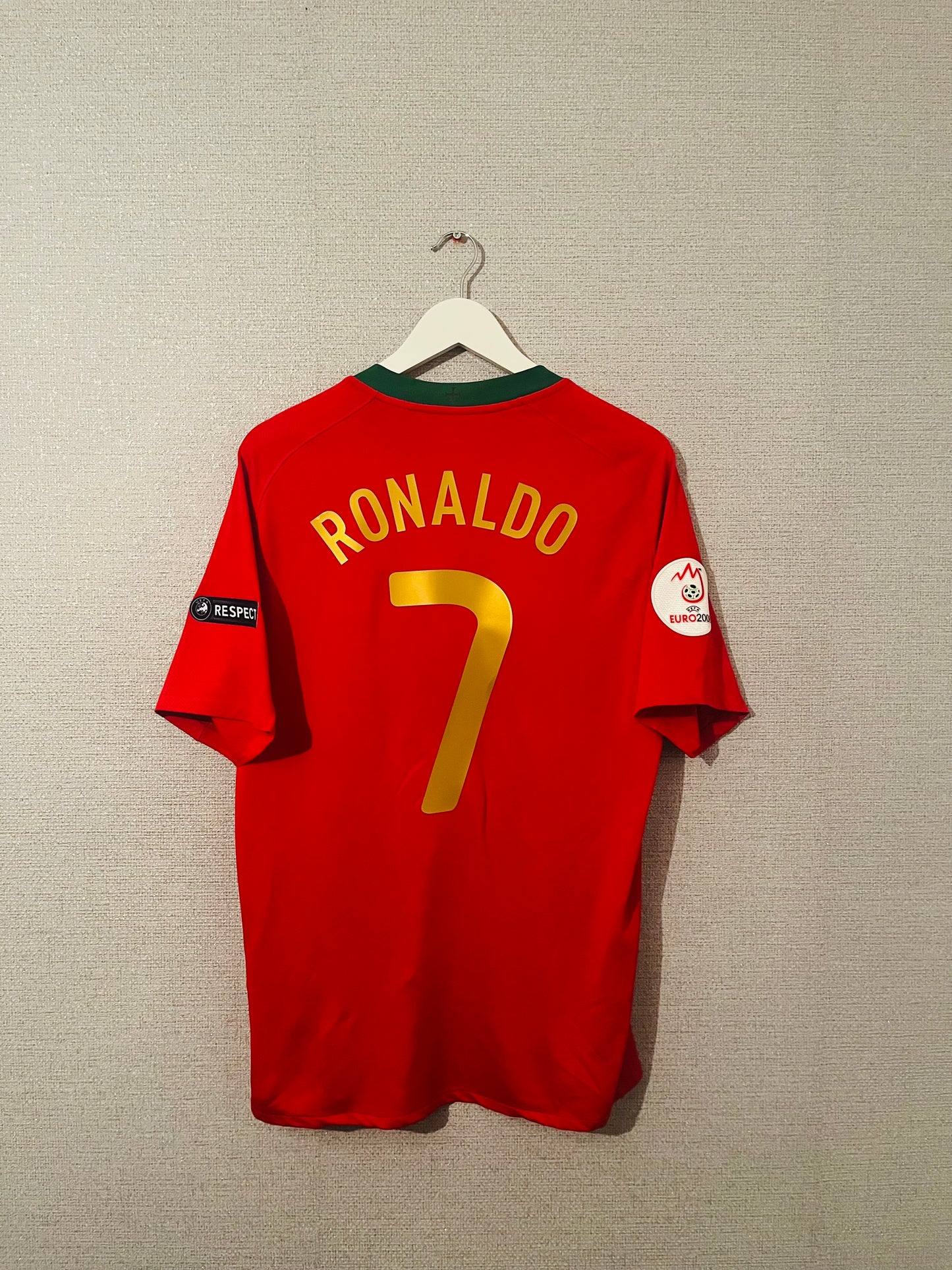 Portugal home football shirt Euro 2008 CR7 Medium