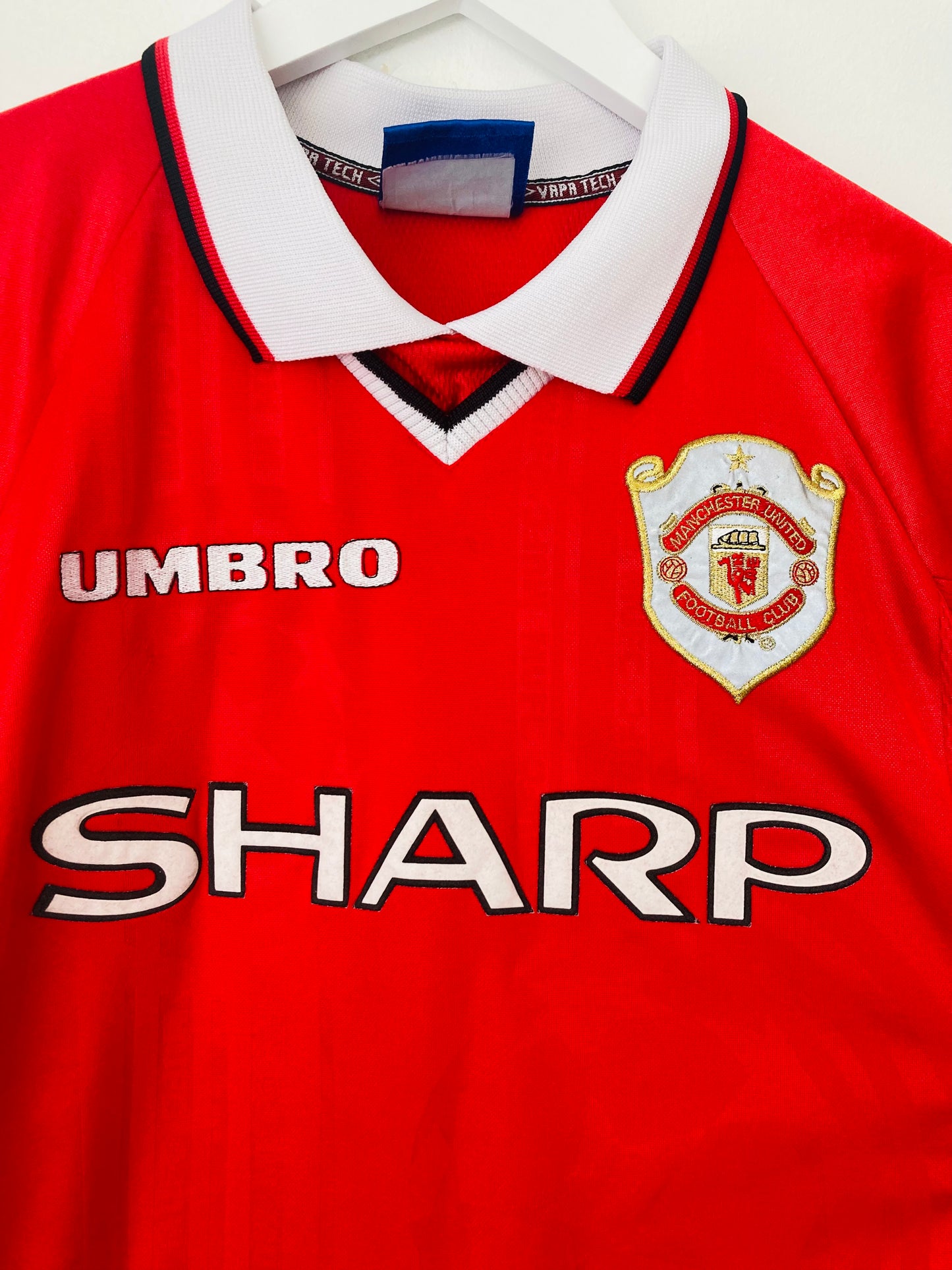 Manchester United home European football shirt
1997/99 Beckham Medium