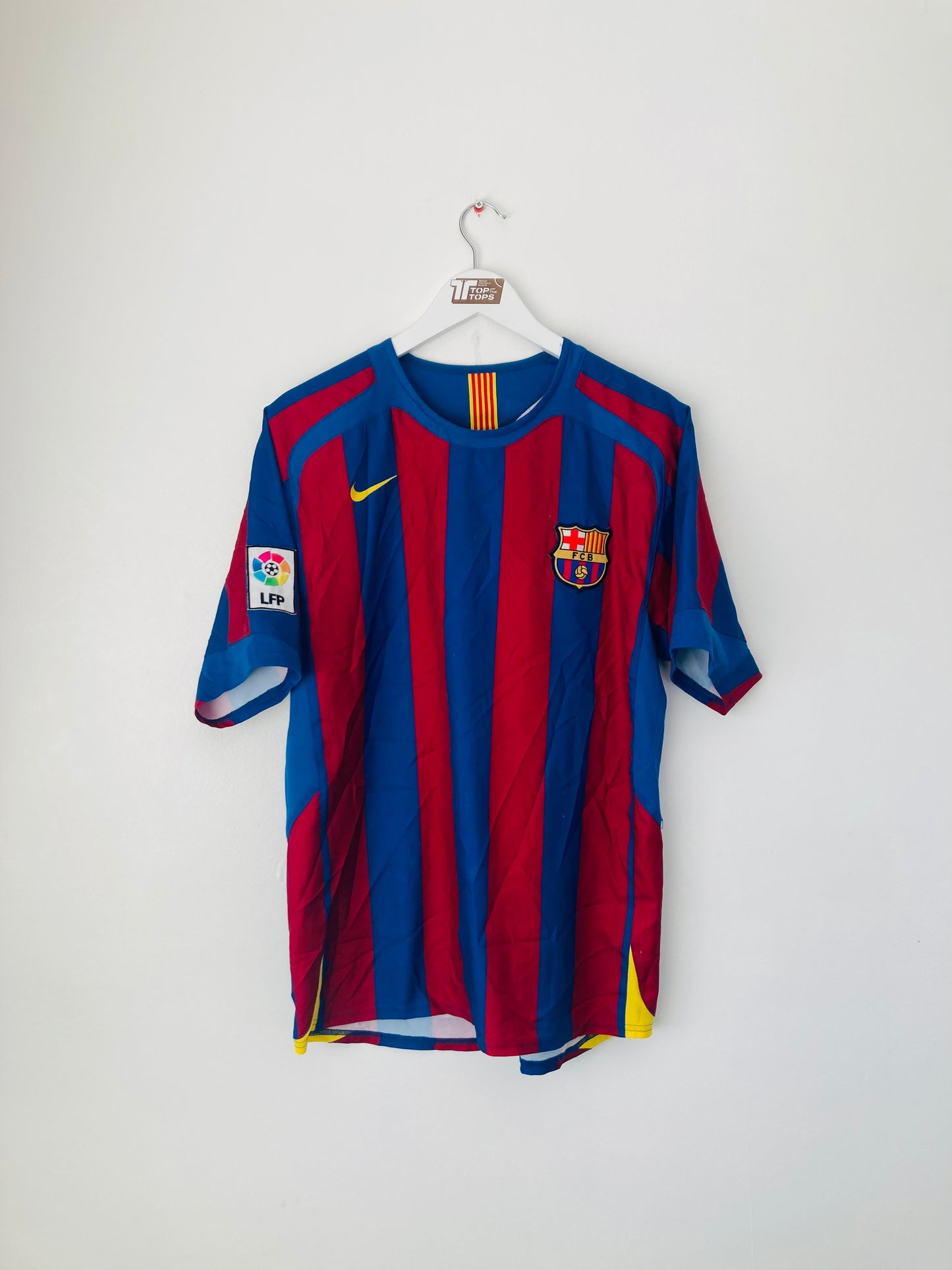 Barcelona home football shirt
2005/06 Ronaldinho Medium