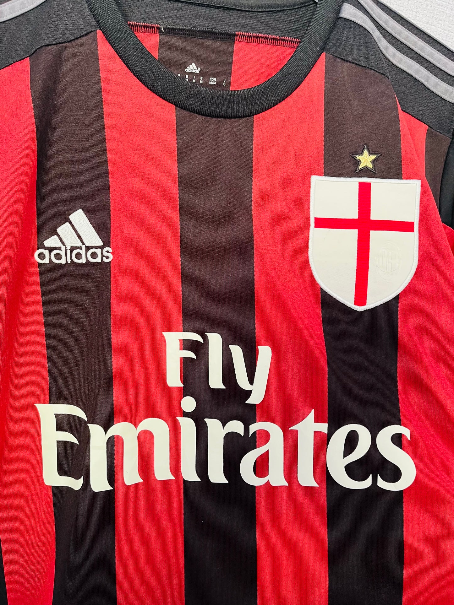 AC Milan home football shirt
2015/16 Honda Medium