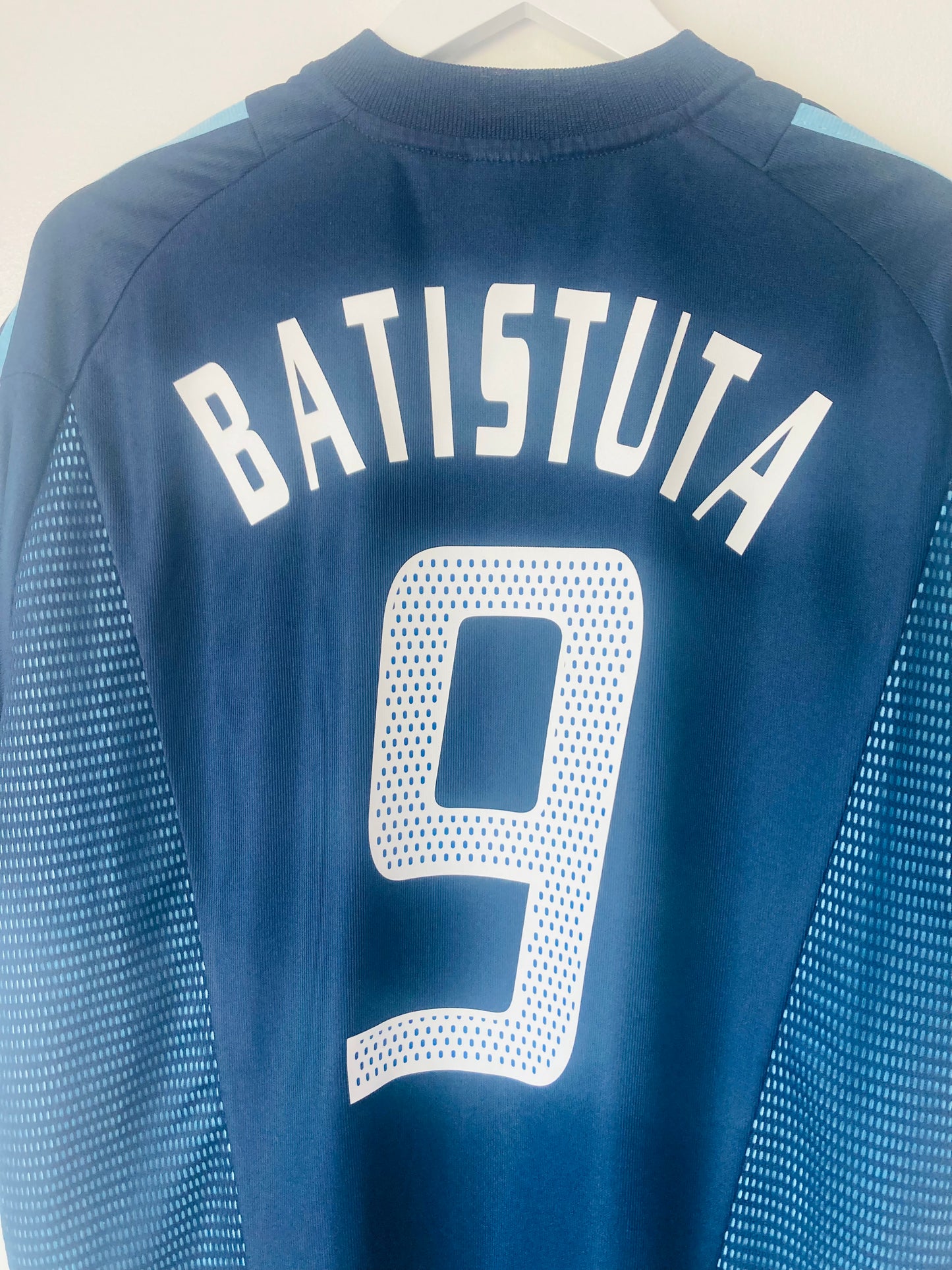 Argentina away football shirt W/C 2002 Batistuta Large
