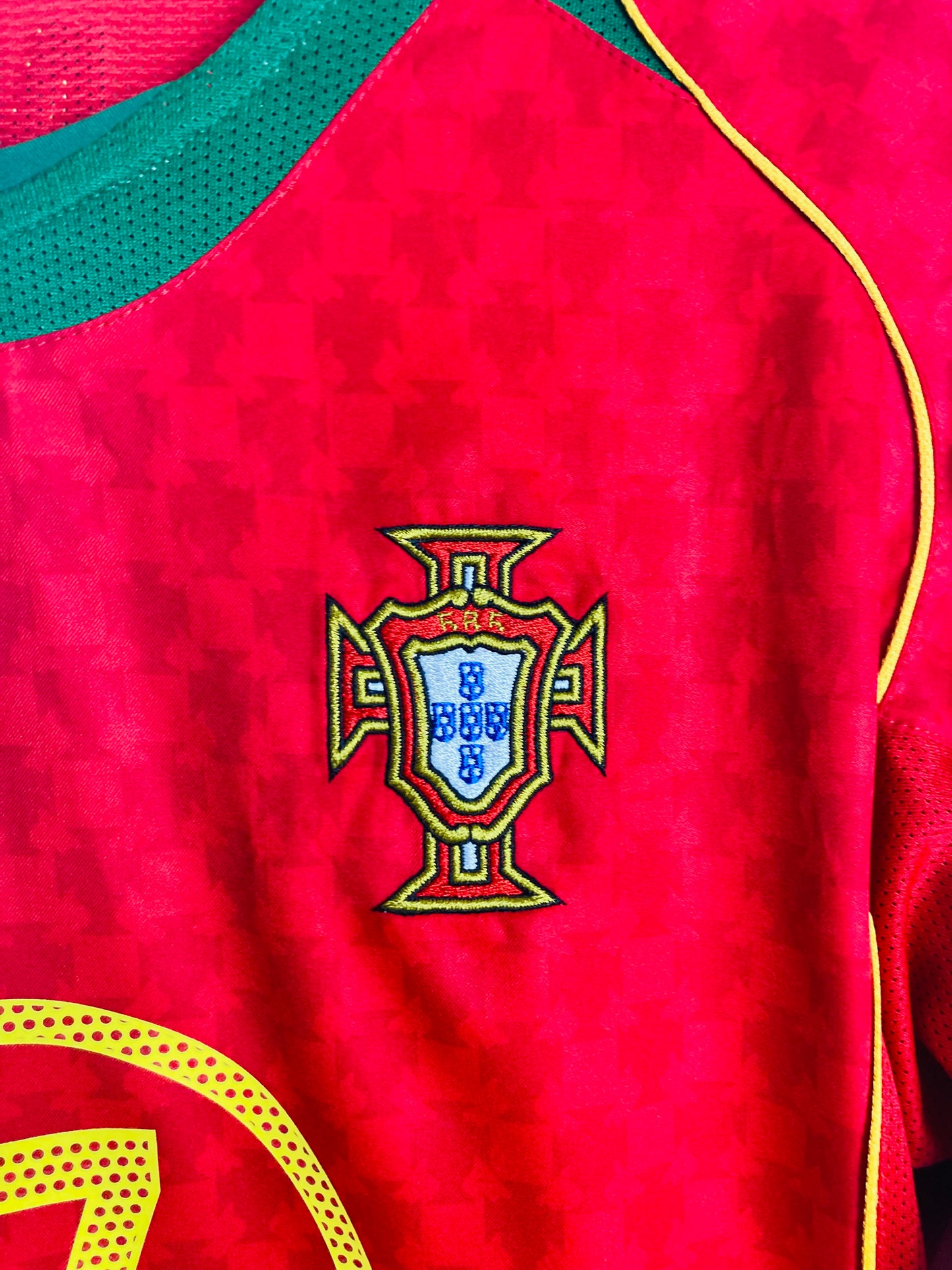 Portugal home football shirt Euro 2004 CR17 Medium