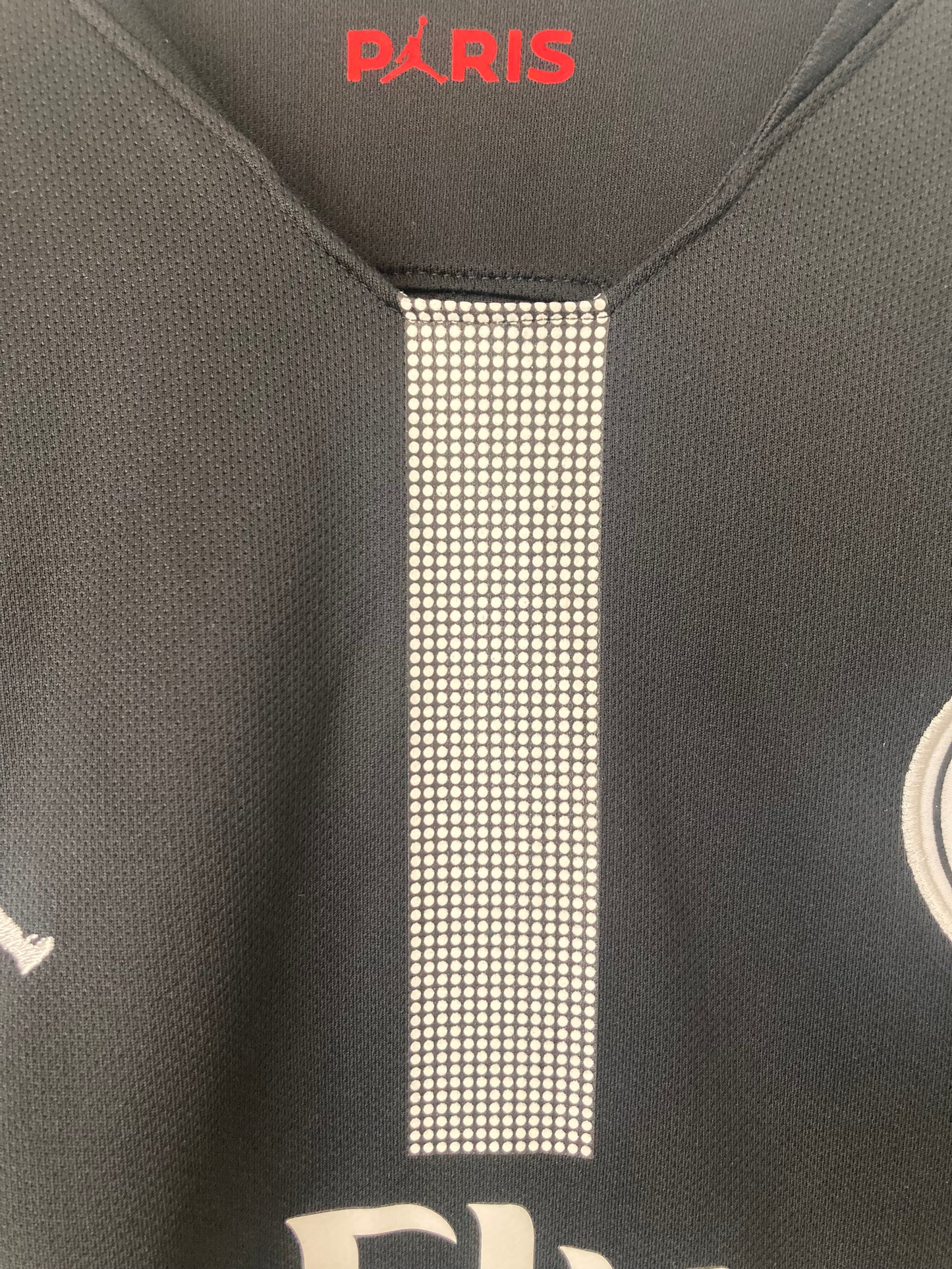 PSG third cup football shirt
2018/19 Neymar Jr medium