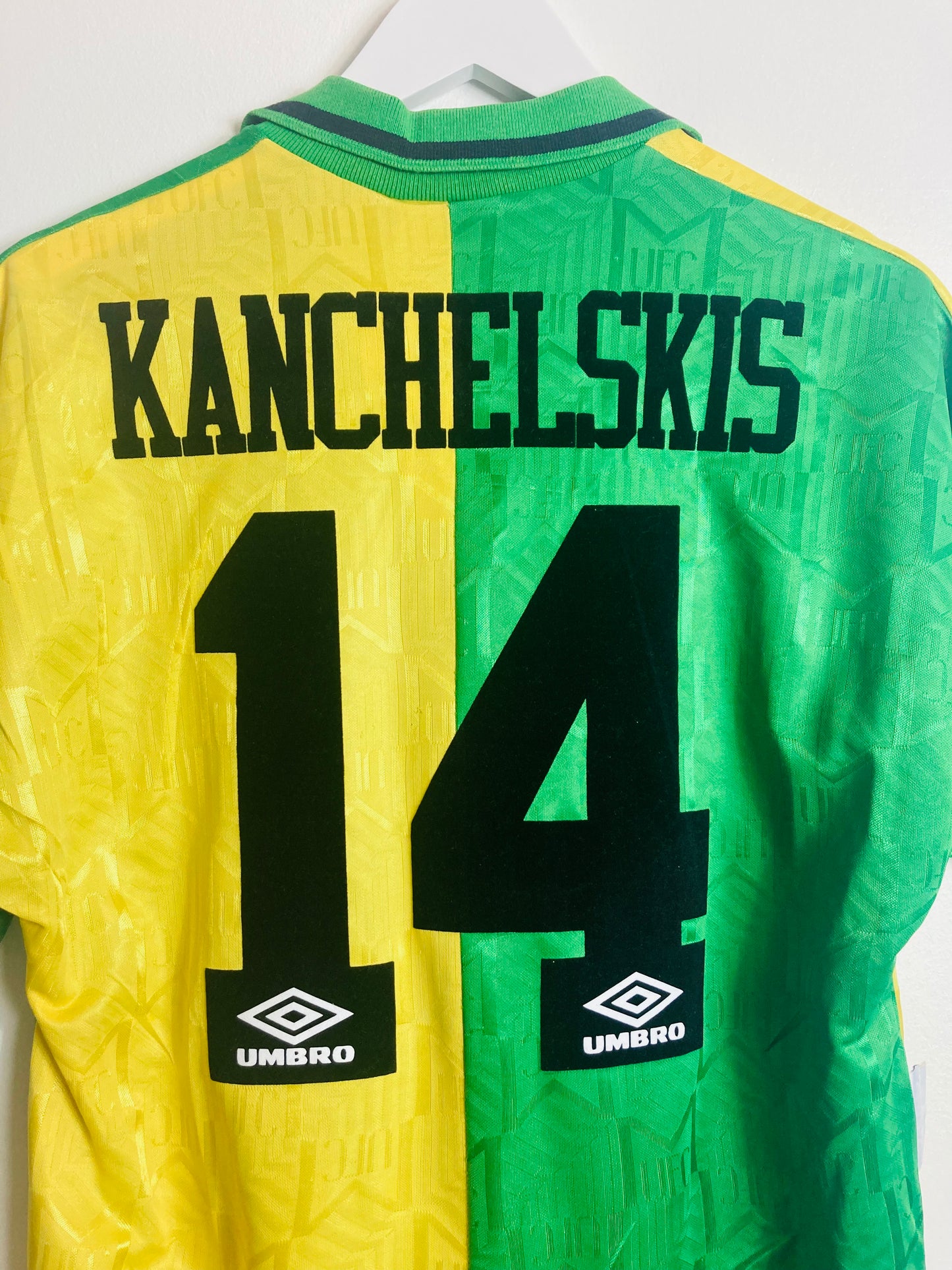 Manchester United third football shirt
1992/94 Kanchelskis Medium
