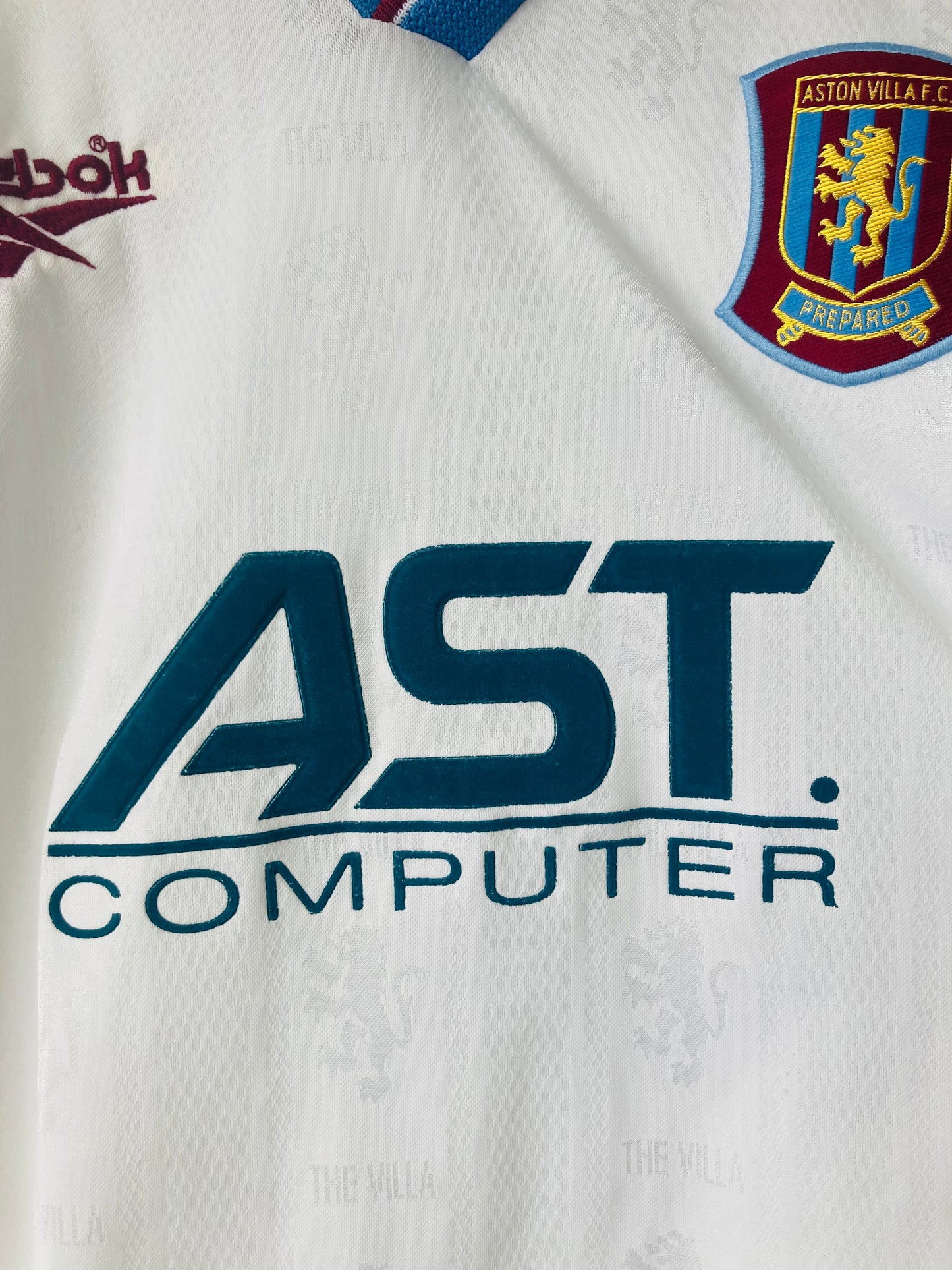 Aston Villa away football shirt
1996/98 Yorke Medium