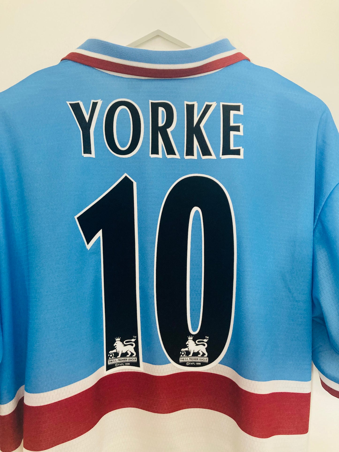 Aston Villa away football shirt 1997/98 Yorke Large