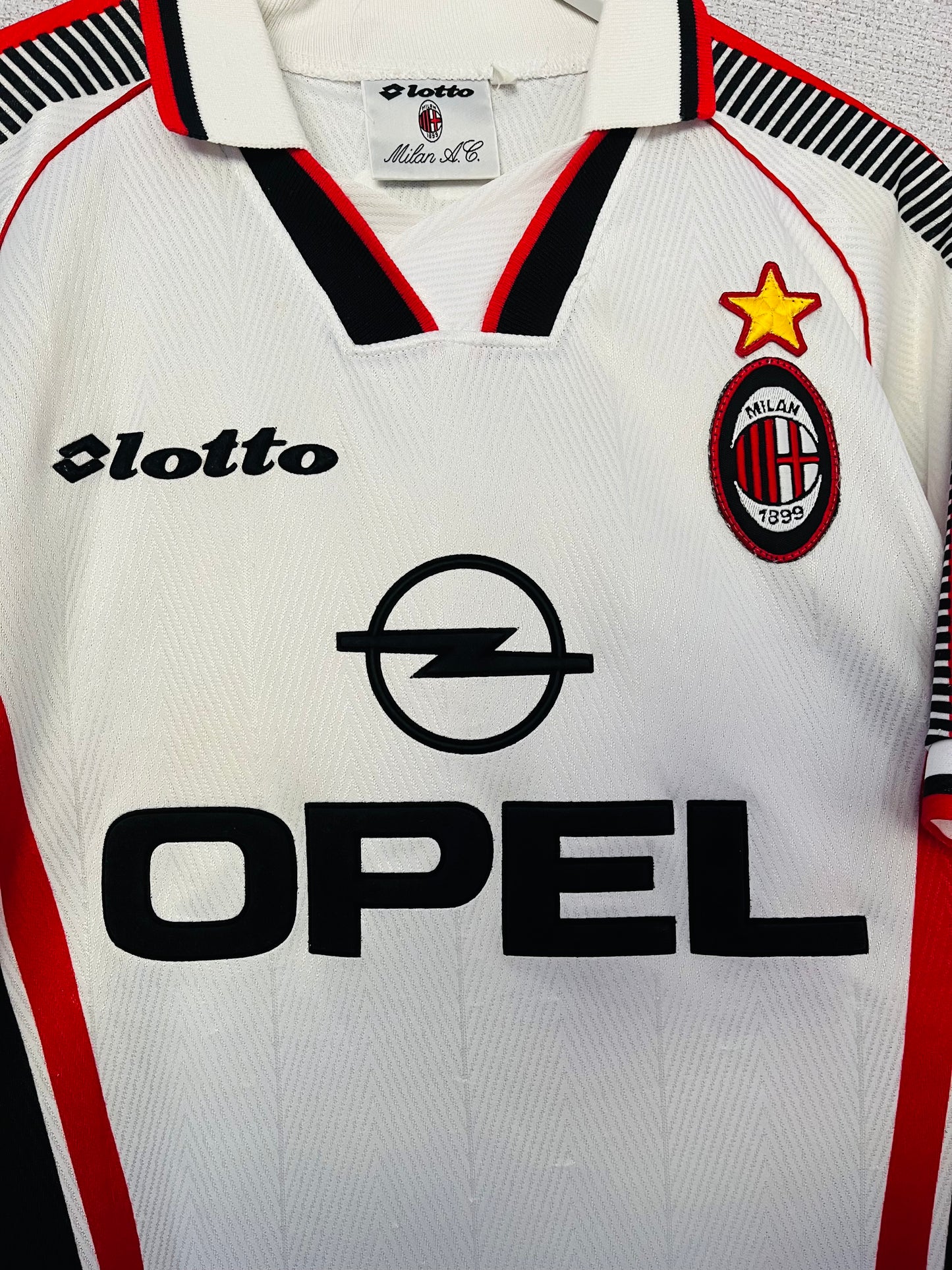 AC Milan away football shirt
1997/98 Weah Large