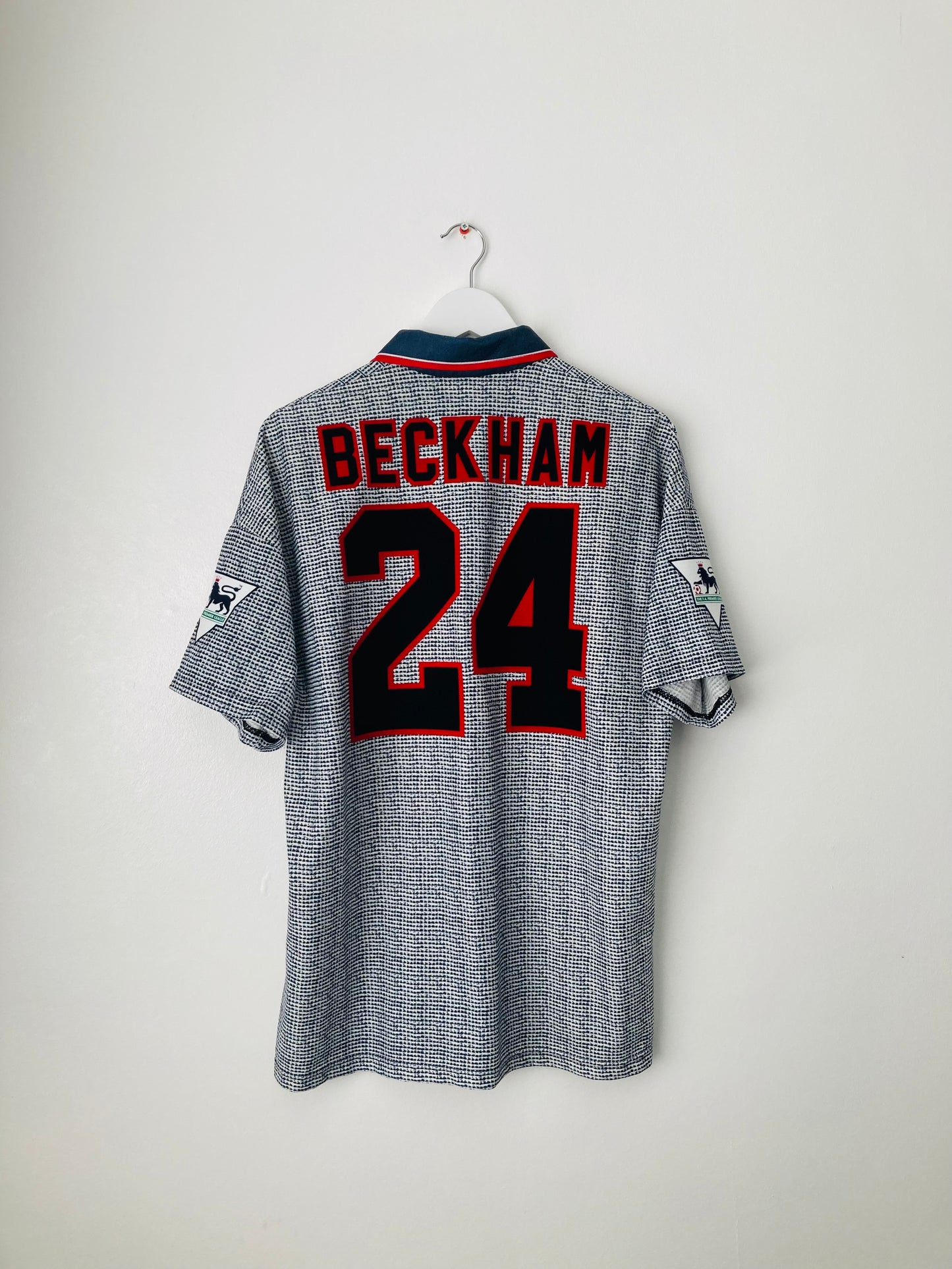 Manchester United away football shirt
1995/96 Beckham Large