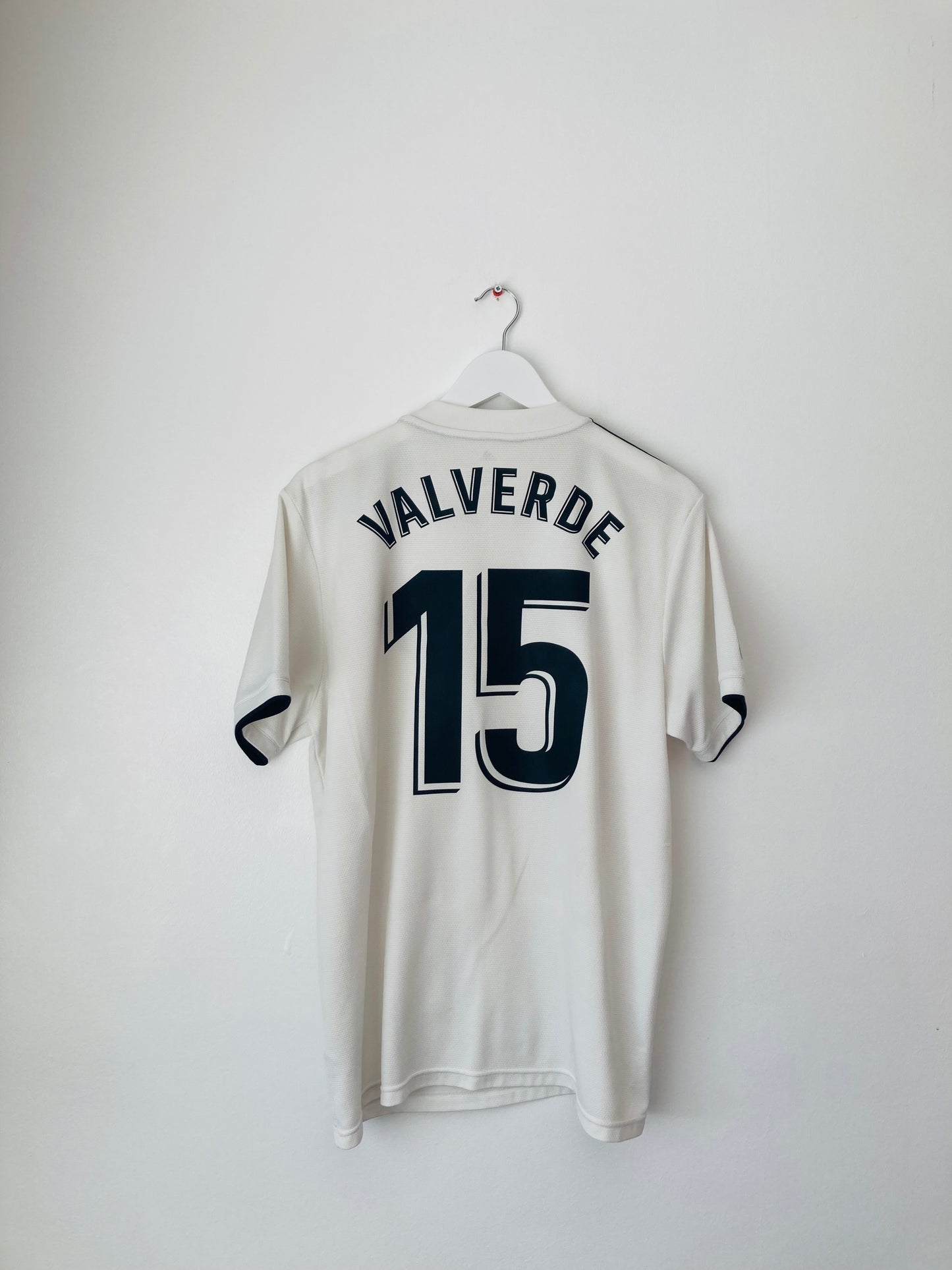 Real Madrid home football shirt
2018/19 Valverde Large