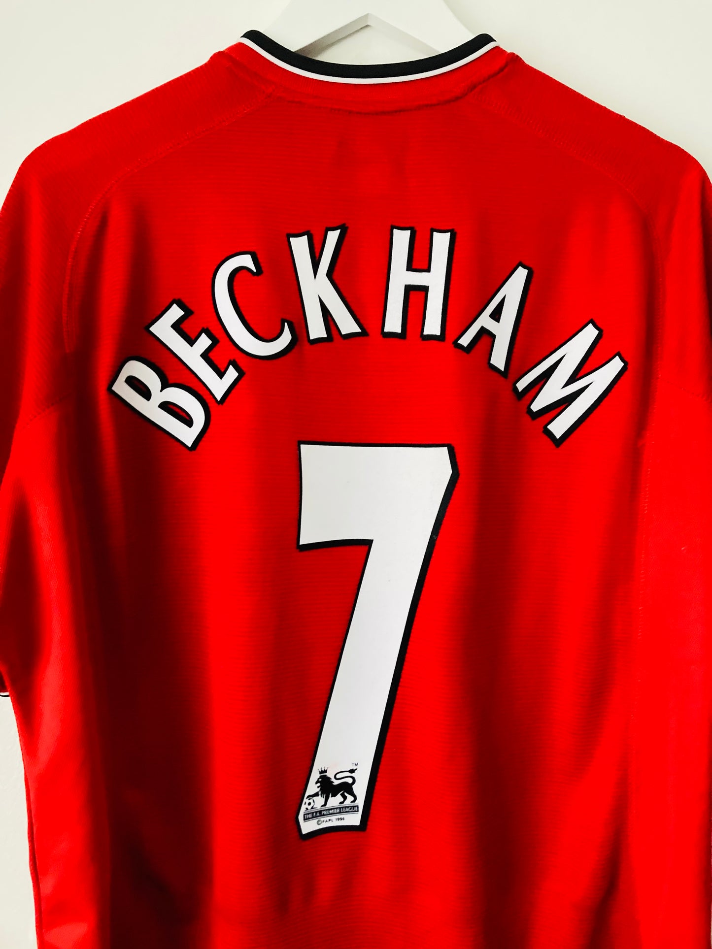 Manchester United home football shirt 2000/02
Beckham Large
