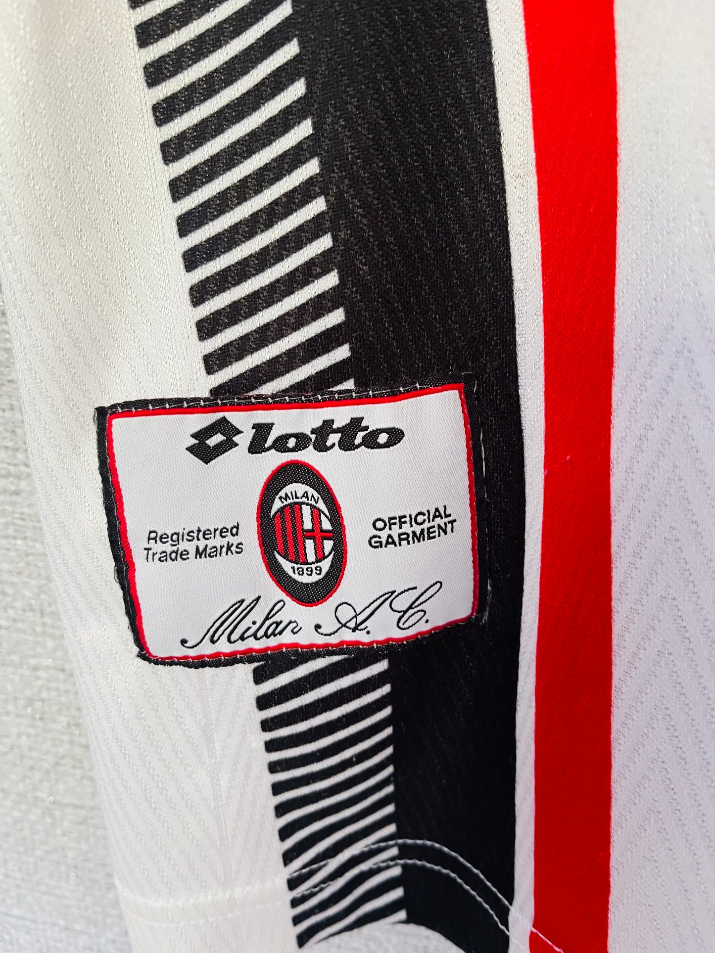 AC Milan away football shirt
1997/98 Weah Large